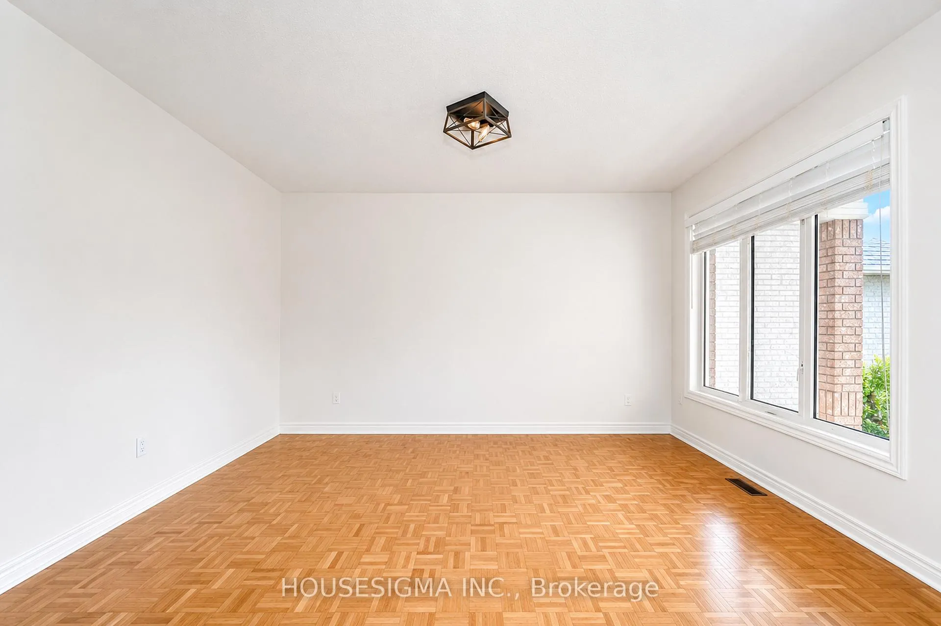 Photo 9 of 266 Royalpark Way, Vaughan, Elder Mills — HOMEH