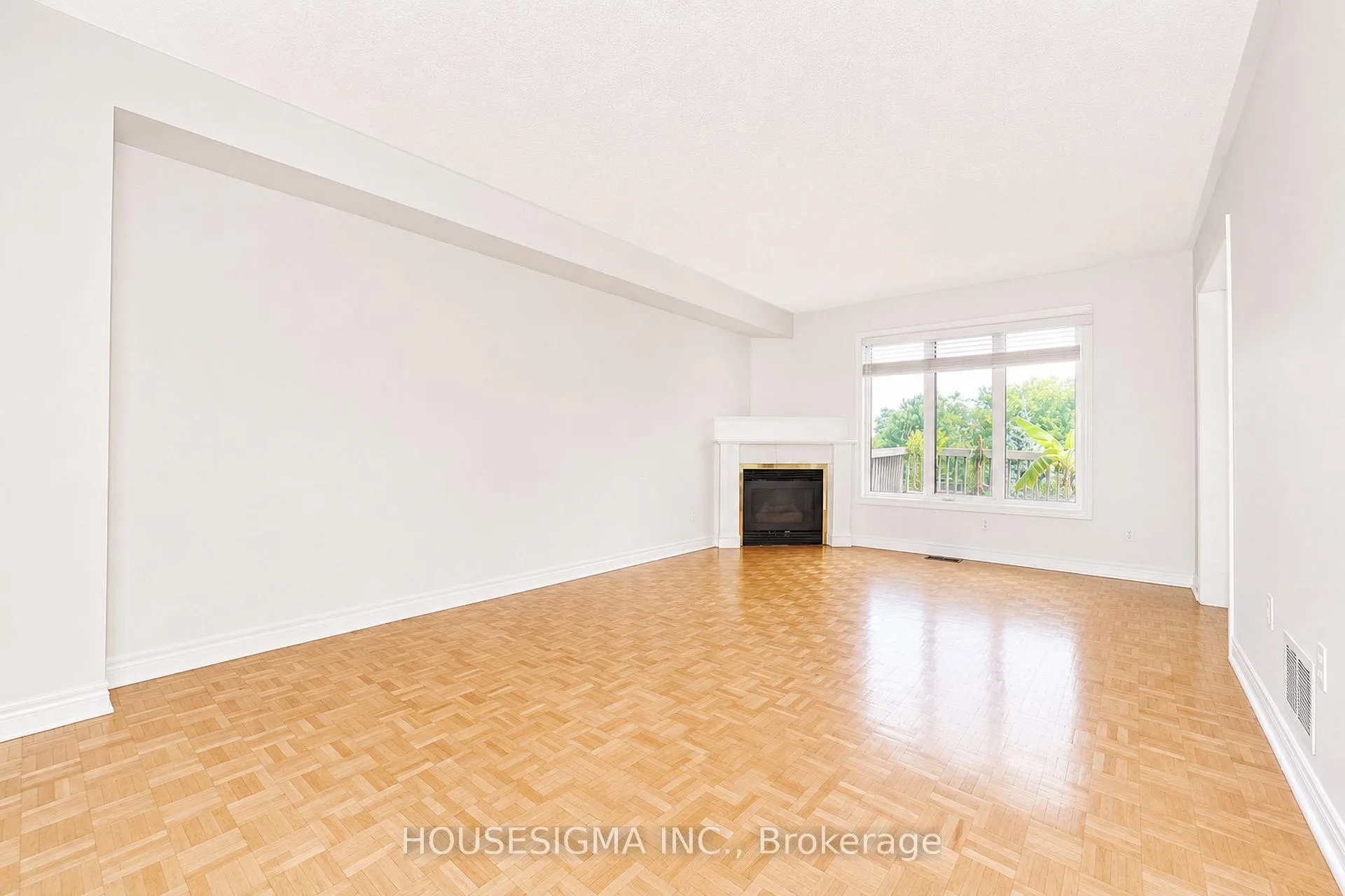Photo 13 of 266 Royalpark Way, Vaughan, Elder Mills — HOMEH