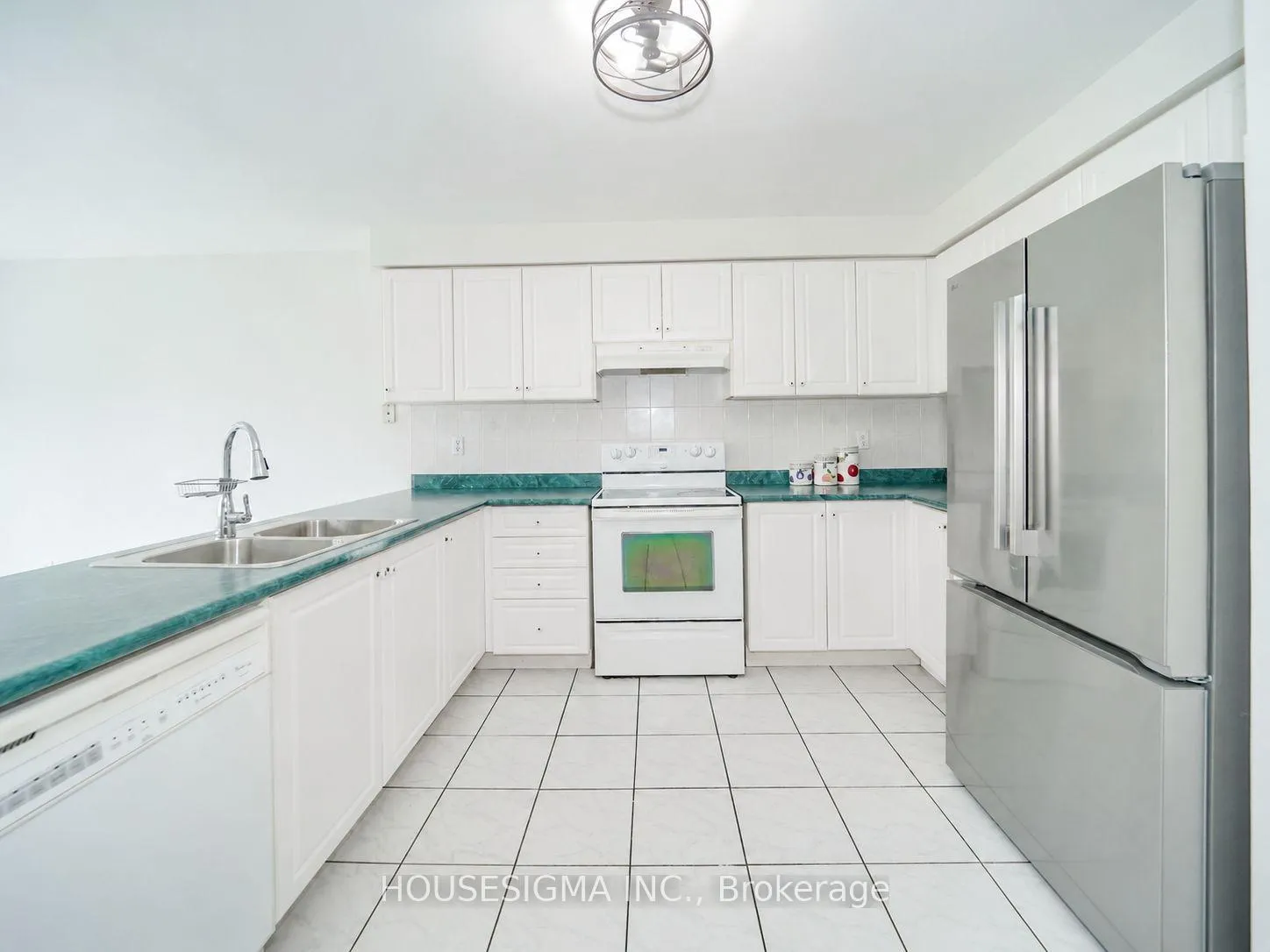Photo 15 of 266 Royalpark Way, Vaughan, Elder Mills — HOMEH