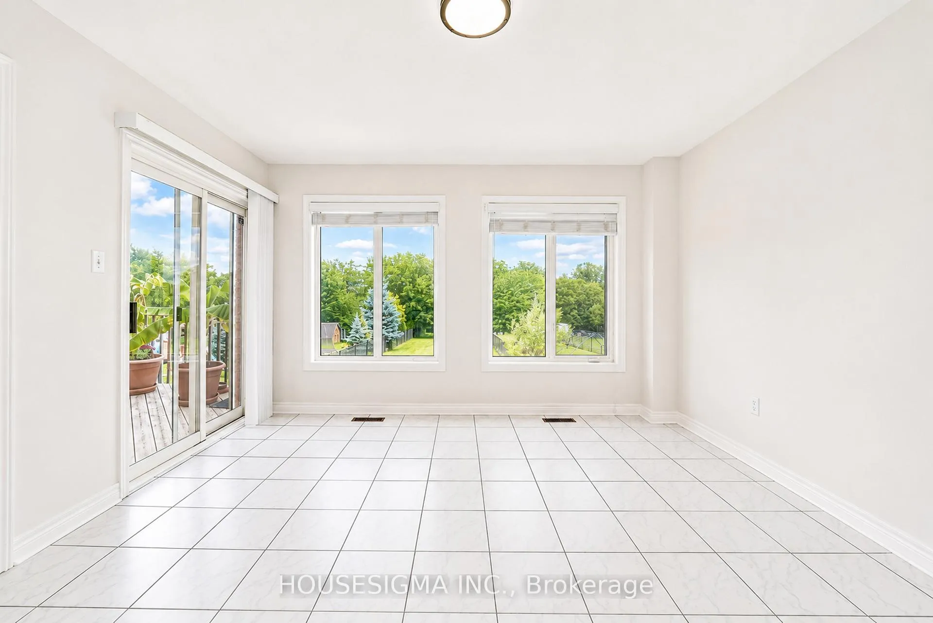 Photo 17 of 266 Royalpark Way, Vaughan, Elder Mills — HOMEH