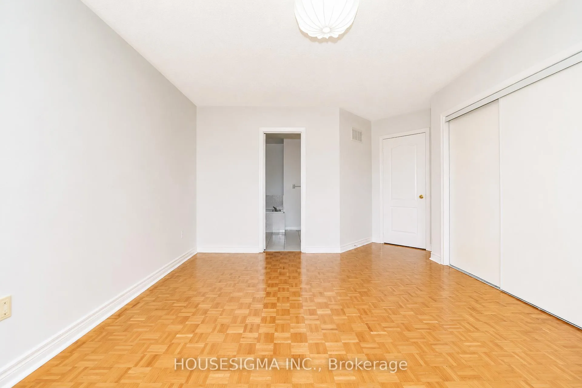 Photo 30 of 266 Royalpark Way, Vaughan, Elder Mills — HOMEH
