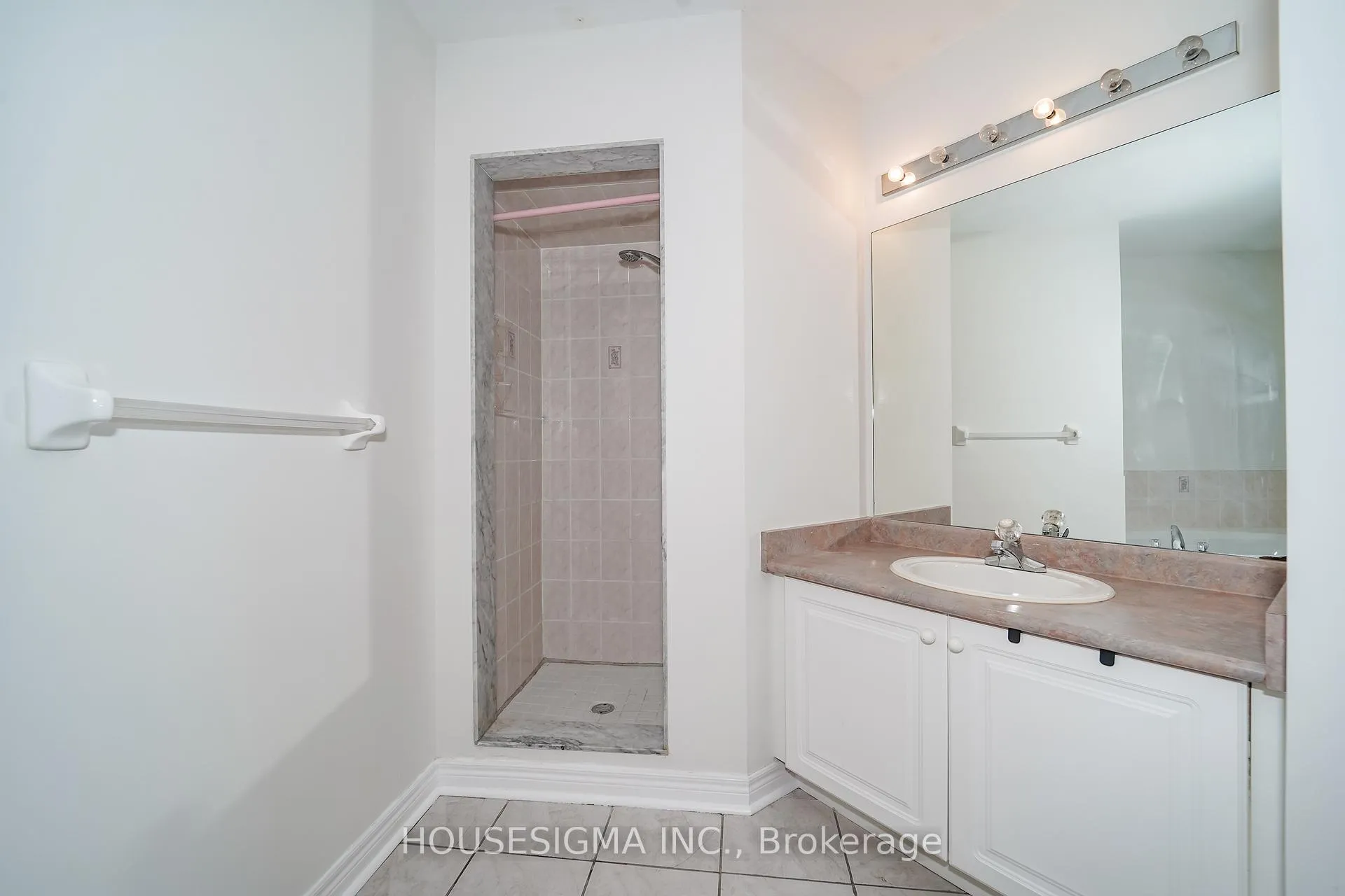 Photo 32 of 266 Royalpark Way, Vaughan, Elder Mills — HOMEH