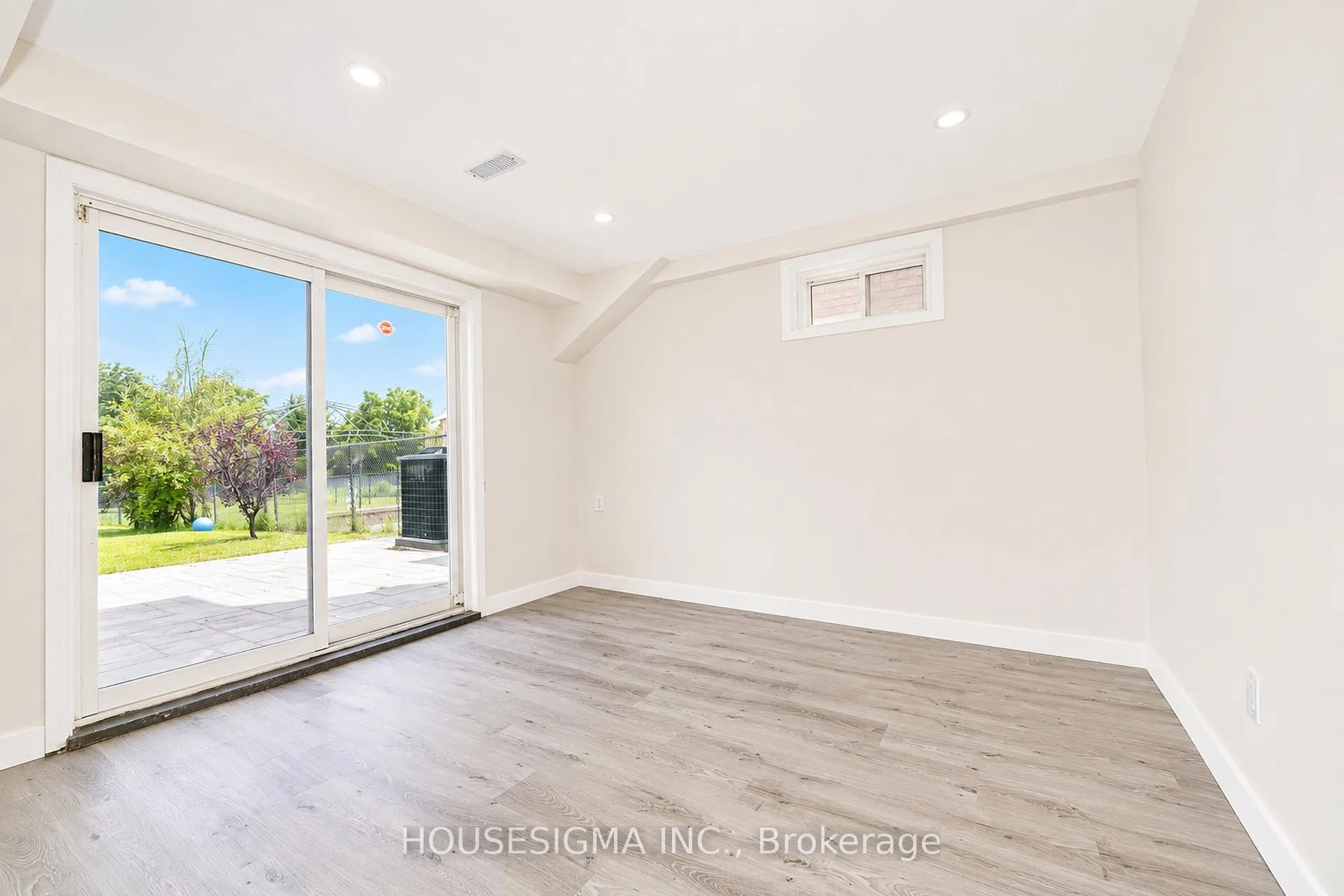 Photo 35 of 266 Royalpark Way, Vaughan, Elder Mills — HOMEH