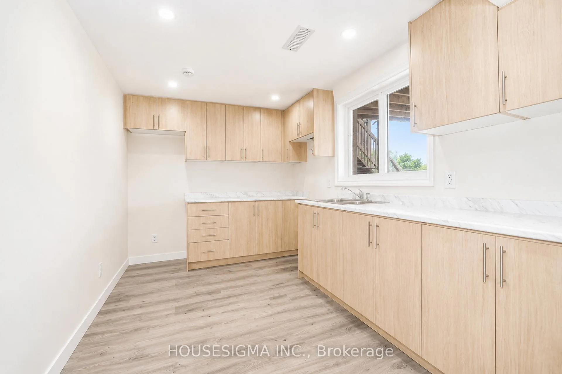 Photo 36 of 266 Royalpark Way, Vaughan, Elder Mills — HOMEH