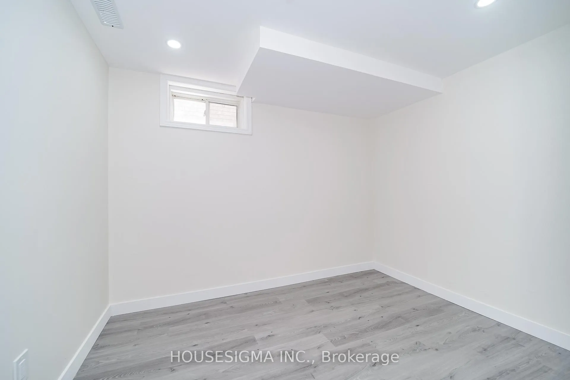 Photo 38 of 266 Royalpark Way, Vaughan, Elder Mills — HOMEH
