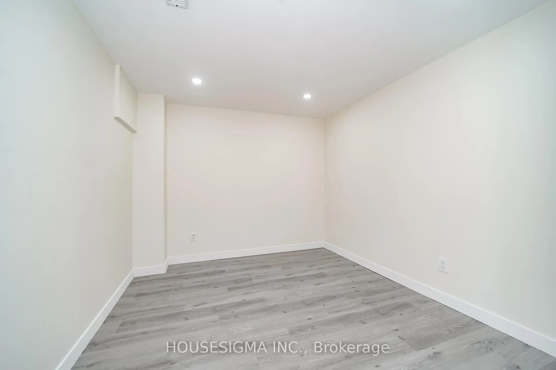 Photo 40 of 266 Royalpark Way, Vaughan, Elder Mills — HOMEH