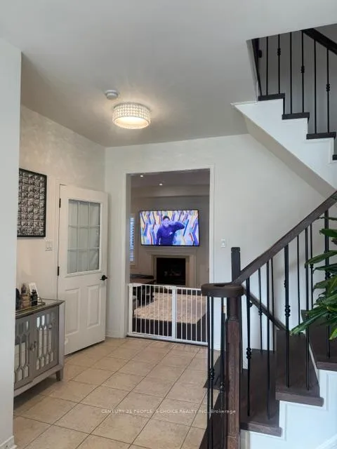 Photo 8 of 33 Mansbridge Crescent, Ajax, Northeast Ajax — HOMEH