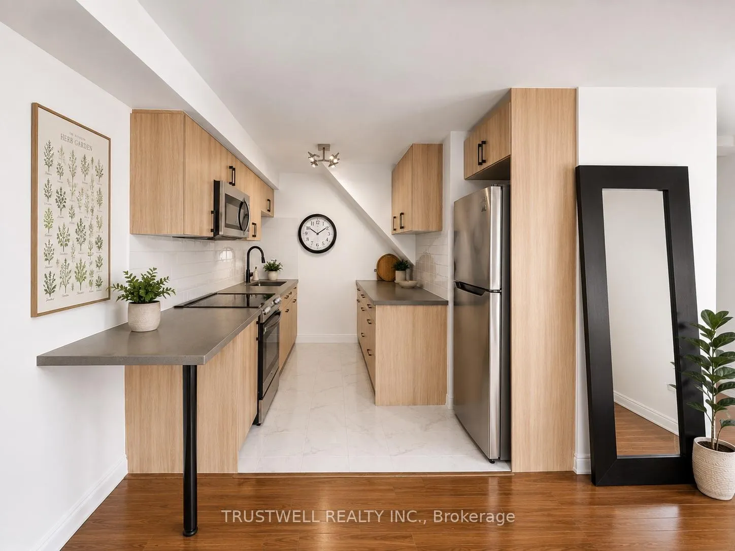 Photo 4 of Unit Apt B, 124 Atlantic Avenue, Toronto, South Parkdale — HOMEH