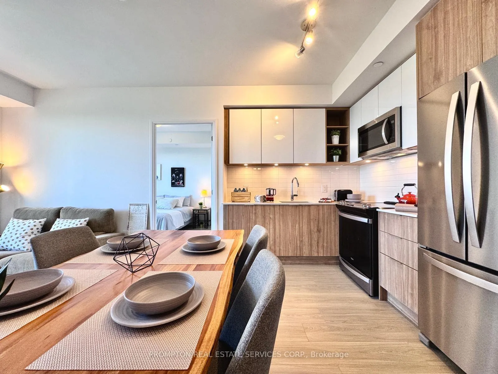 Photo 2 of Unit 2008, 25 Holly Street, Toronto, Mount Pleasant West — HOMEH