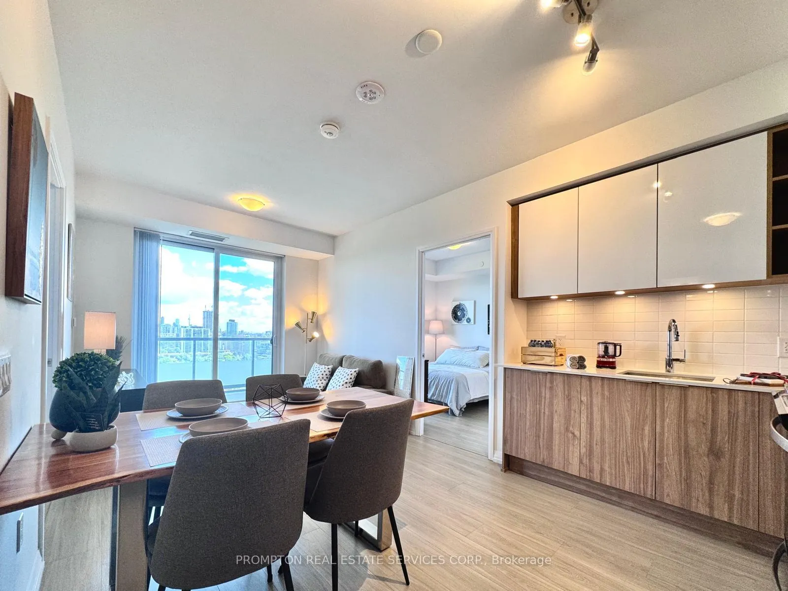 Photo 3 of Unit 2008, 25 Holly Street, Toronto, Mount Pleasant West — HOMEH