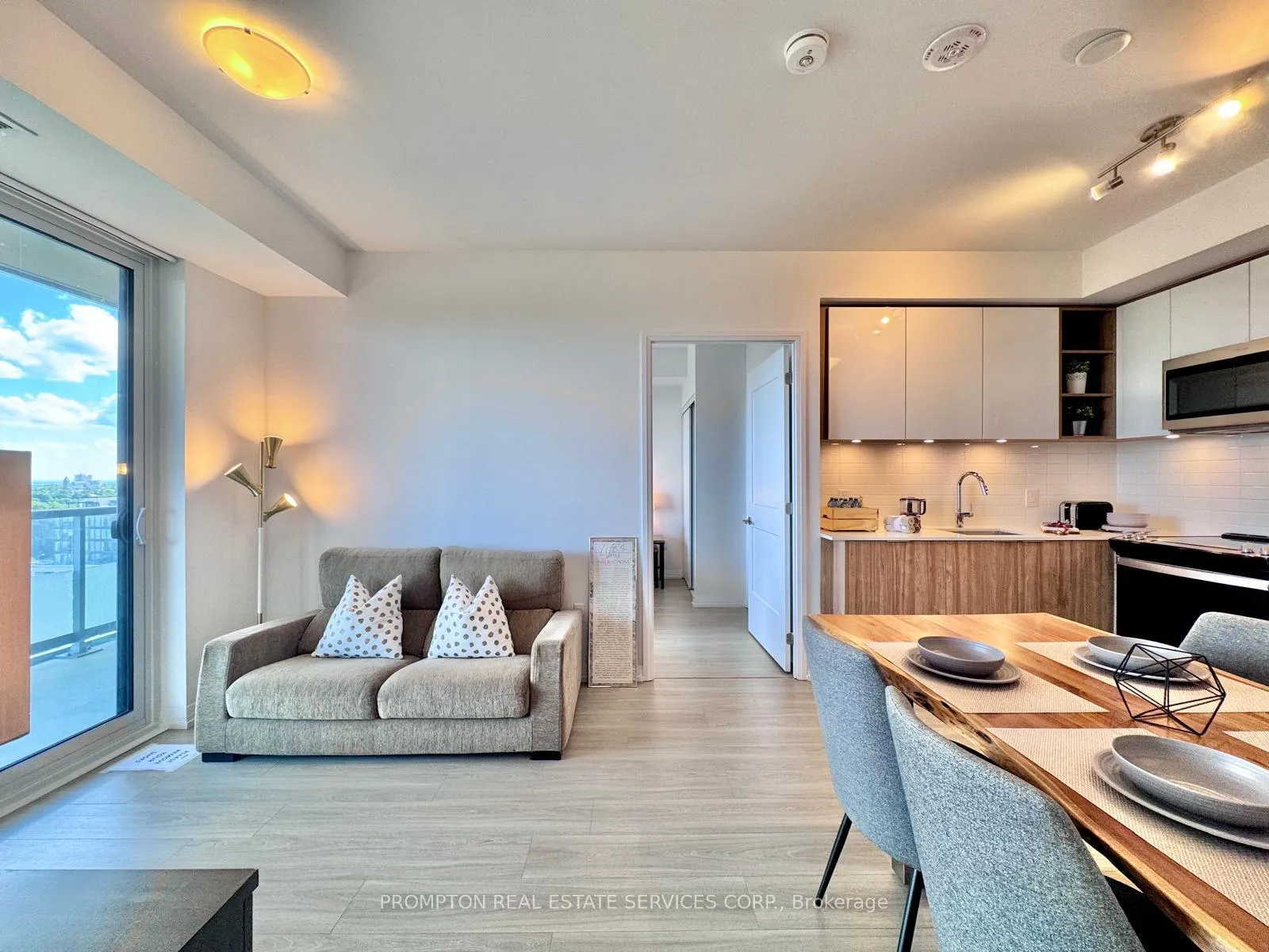 Photo 14 of Unit 2008, 25 Holly Street, Toronto, Mount Pleasant West — HOMEH