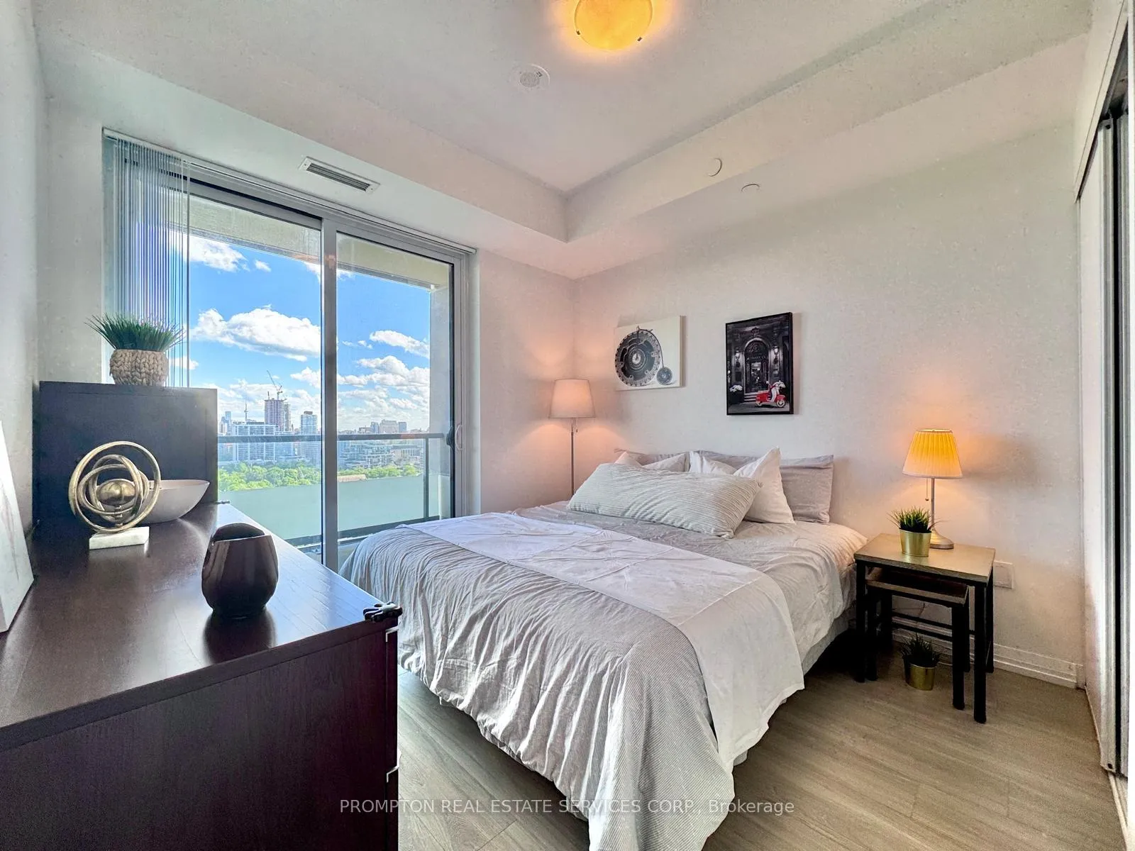 Photo 15 of Unit 2008, 25 Holly Street, Toronto, Mount Pleasant West — HOMEH