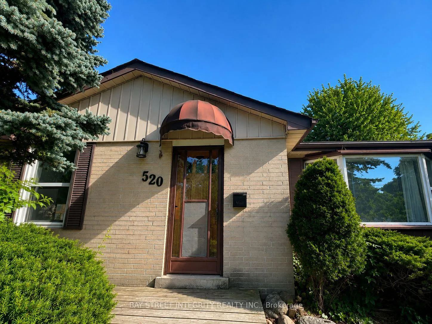 Photo 2 of 520 Lynett Crescent, Richmond Hill, Crosby — HOMEH