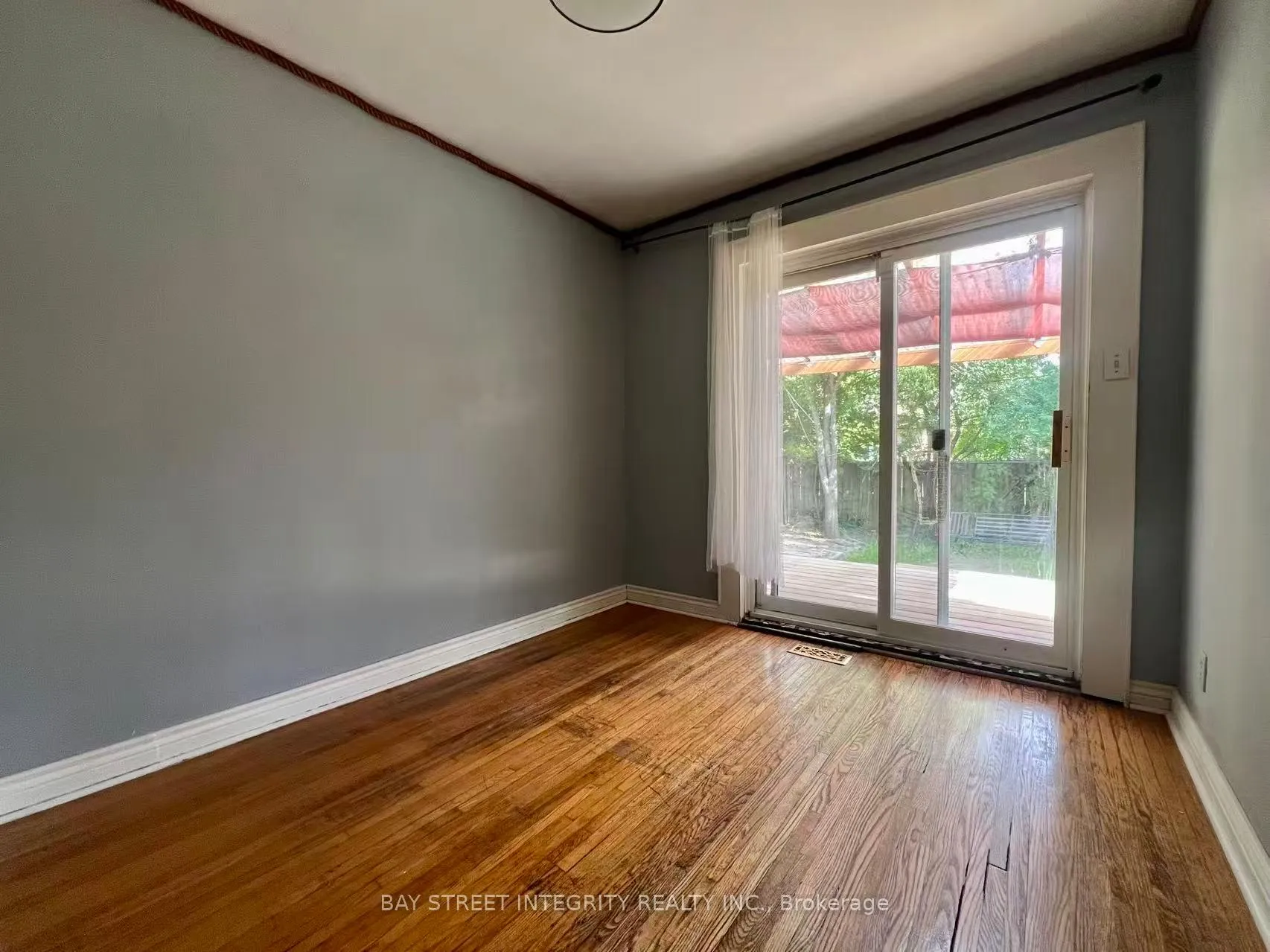 Photo 5 of 520 Lynett Crescent, Richmond Hill, Crosby — HOMEH