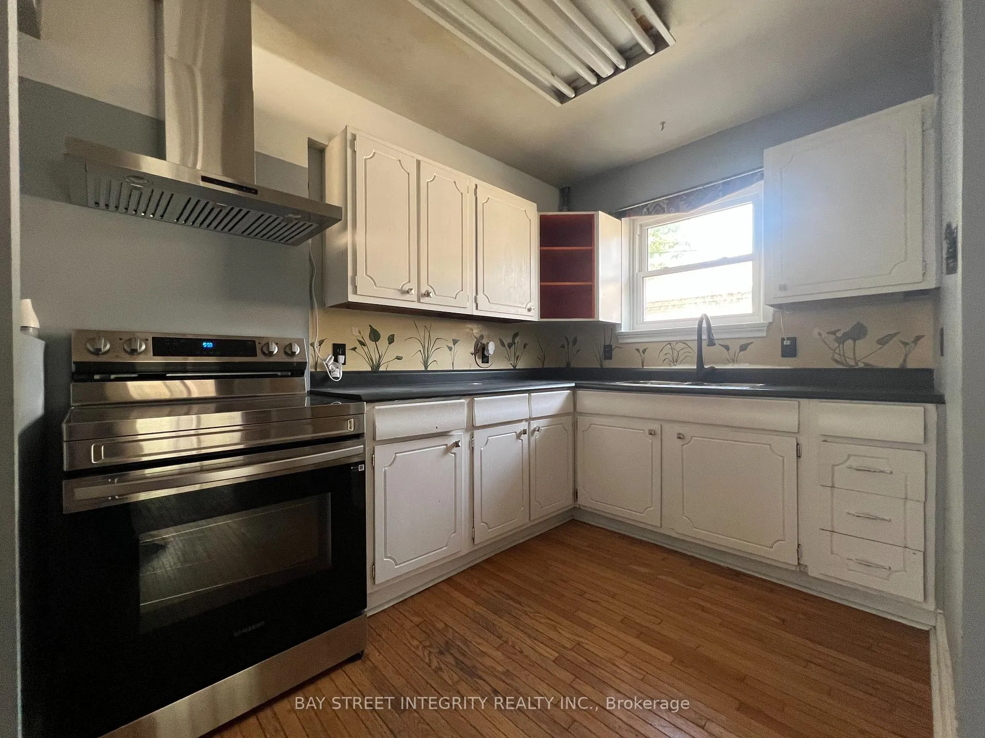 Photo 6 of 520 Lynett Crescent, Richmond Hill, Crosby — HOMEH