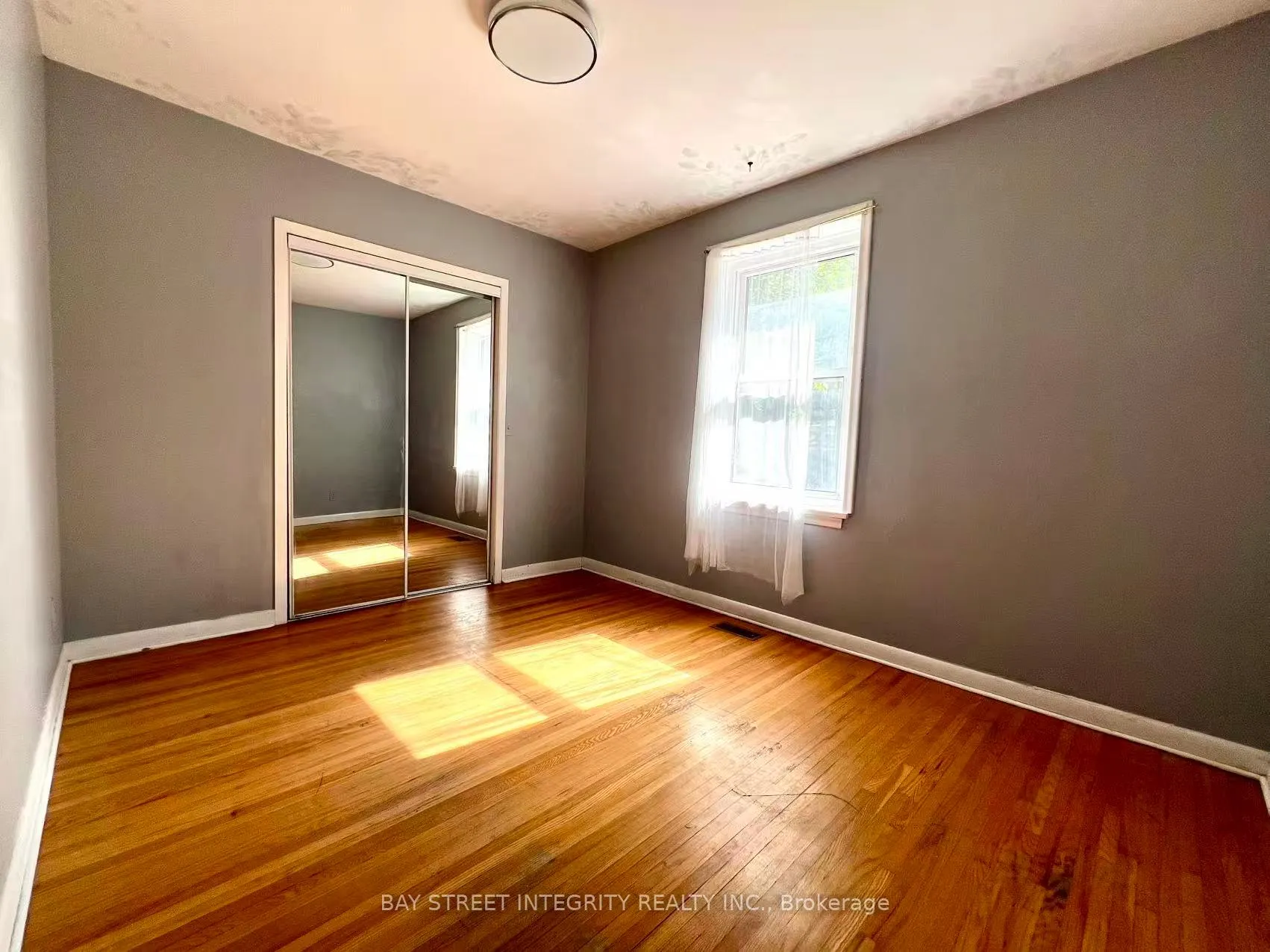 Photo 8 of 520 Lynett Crescent, Richmond Hill, Crosby — HOMEH