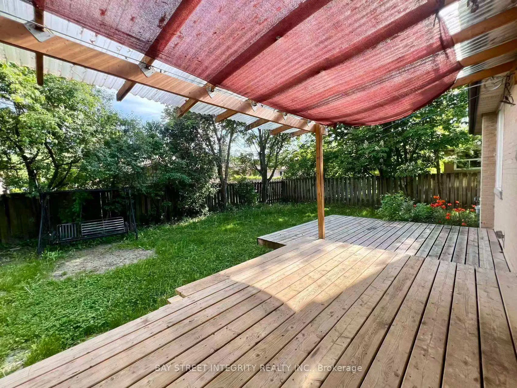 Photo 16 of 520 Lynett Crescent, Richmond Hill, Crosby — HOMEH