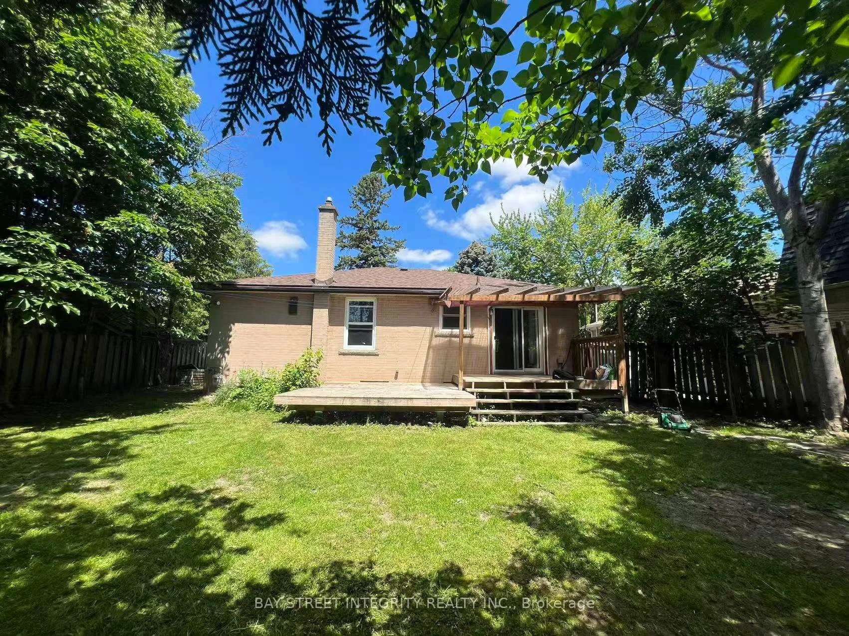 Photo 18 of 520 Lynett Crescent, Richmond Hill, Crosby — HOMEH