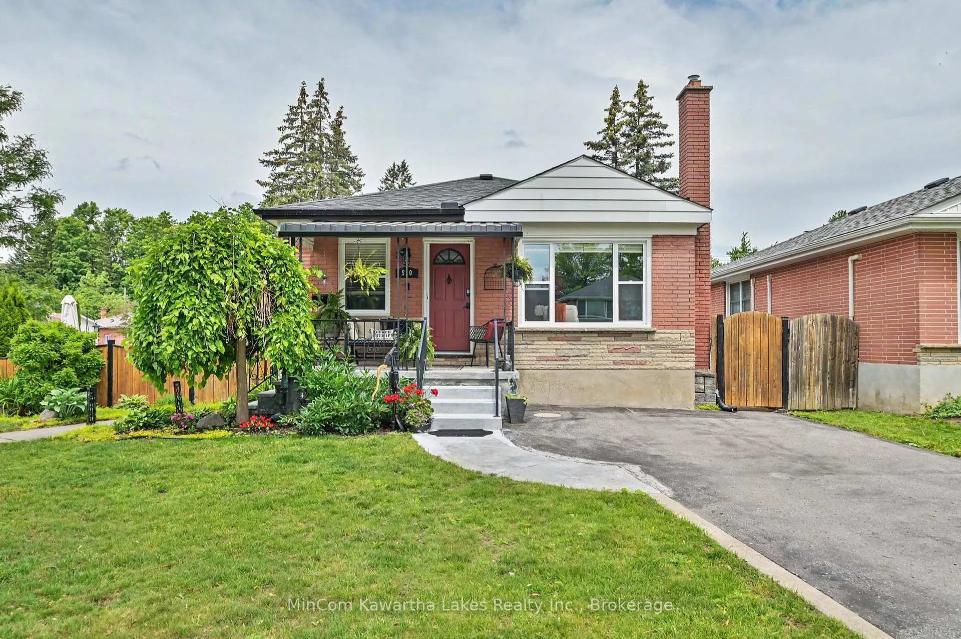 Photo 4 of 920 Elmdale Crescent, Peterborough, Northcrest Ward 5 — HOMEH