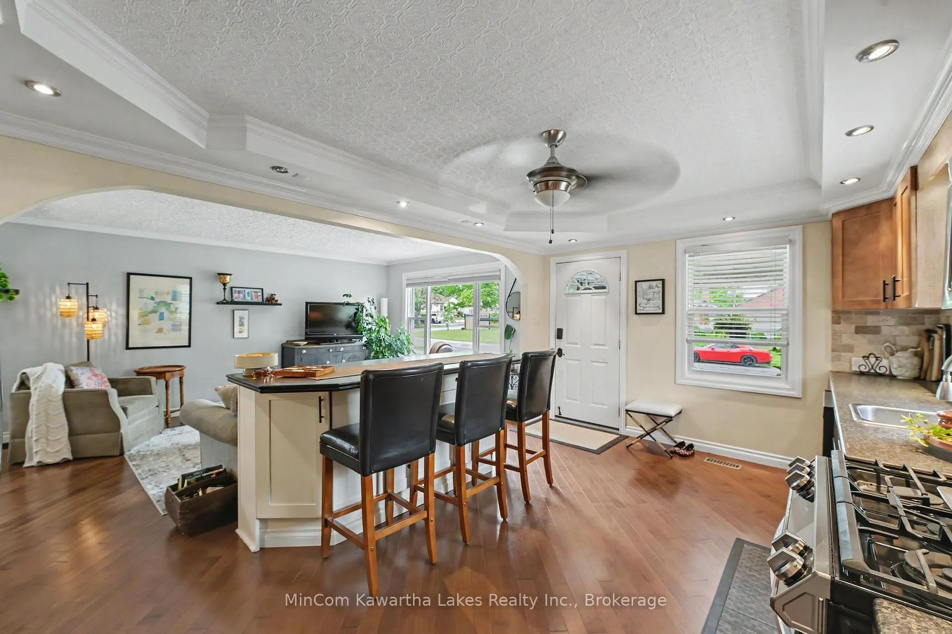 Photo 6 of 920 Elmdale Crescent, Peterborough, Northcrest Ward 5 — HOMEH