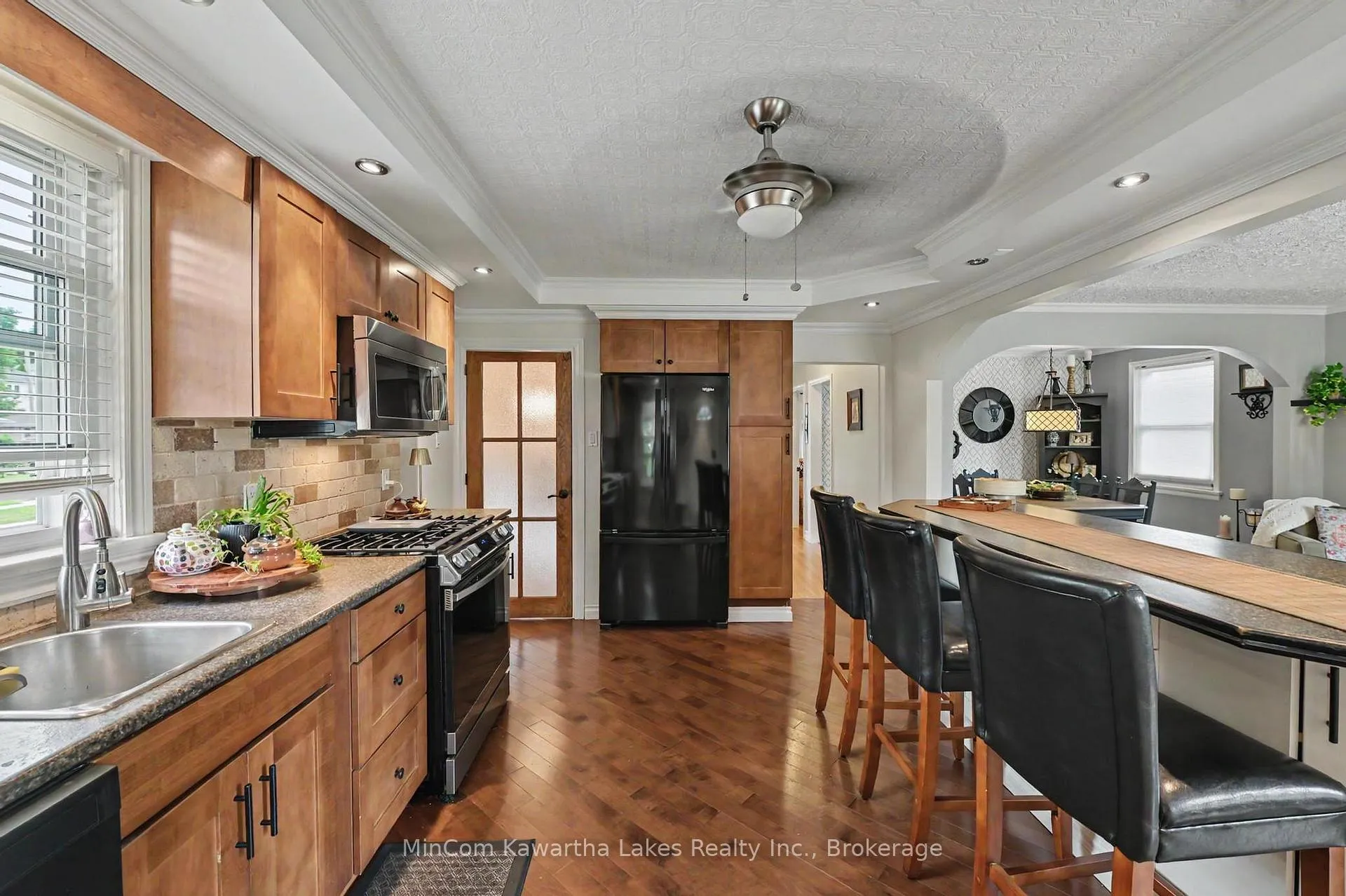 Photo 9 of 920 Elmdale Crescent, Peterborough, Northcrest Ward 5 — HOMEH