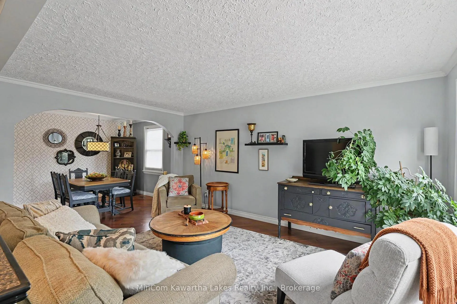 Photo 10 of 920 Elmdale Crescent, Peterborough, Northcrest Ward 5 — HOMEH