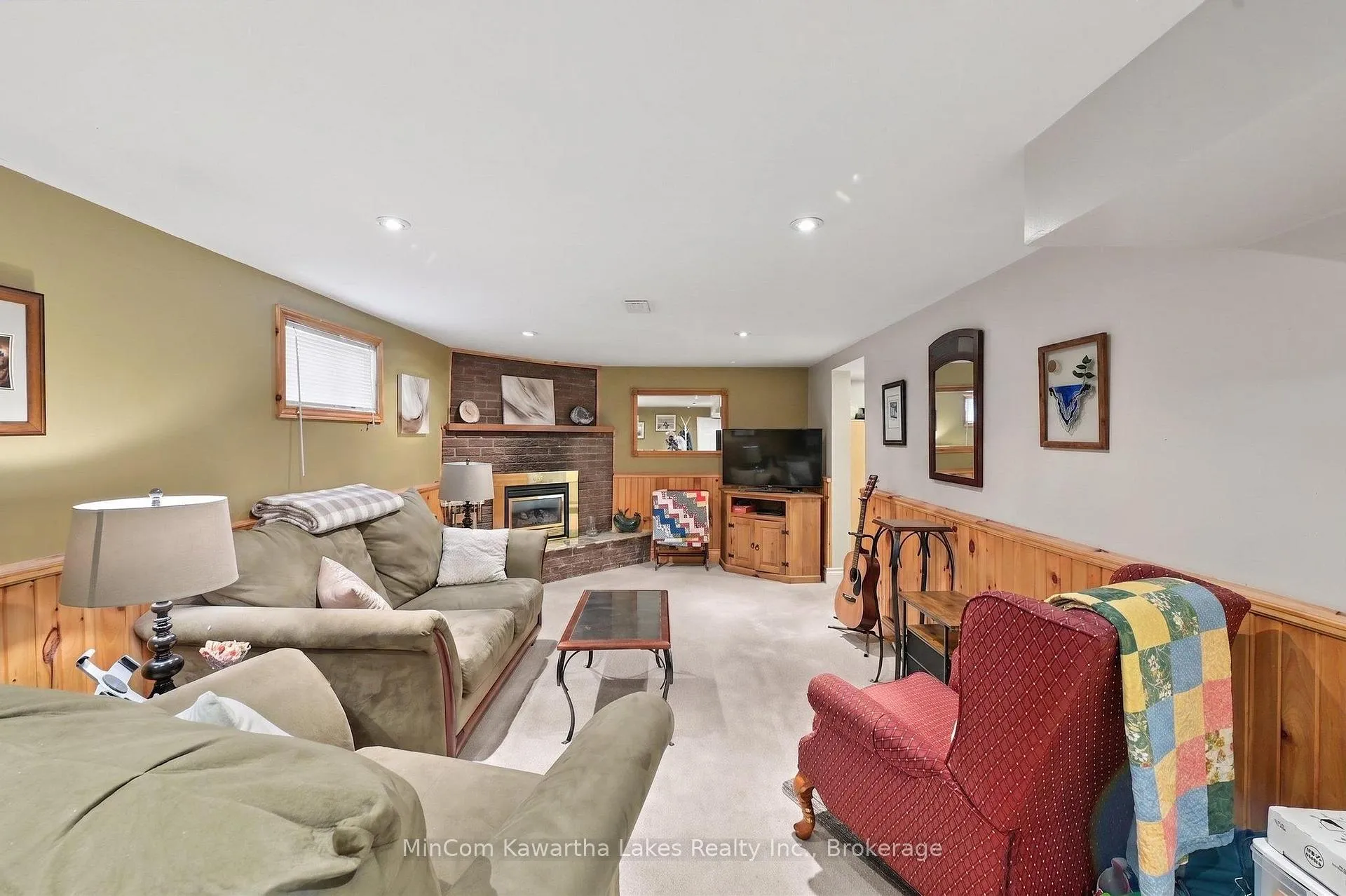 Photo 26 of 920 Elmdale Crescent, Peterborough, Northcrest Ward 5 — HOMEH