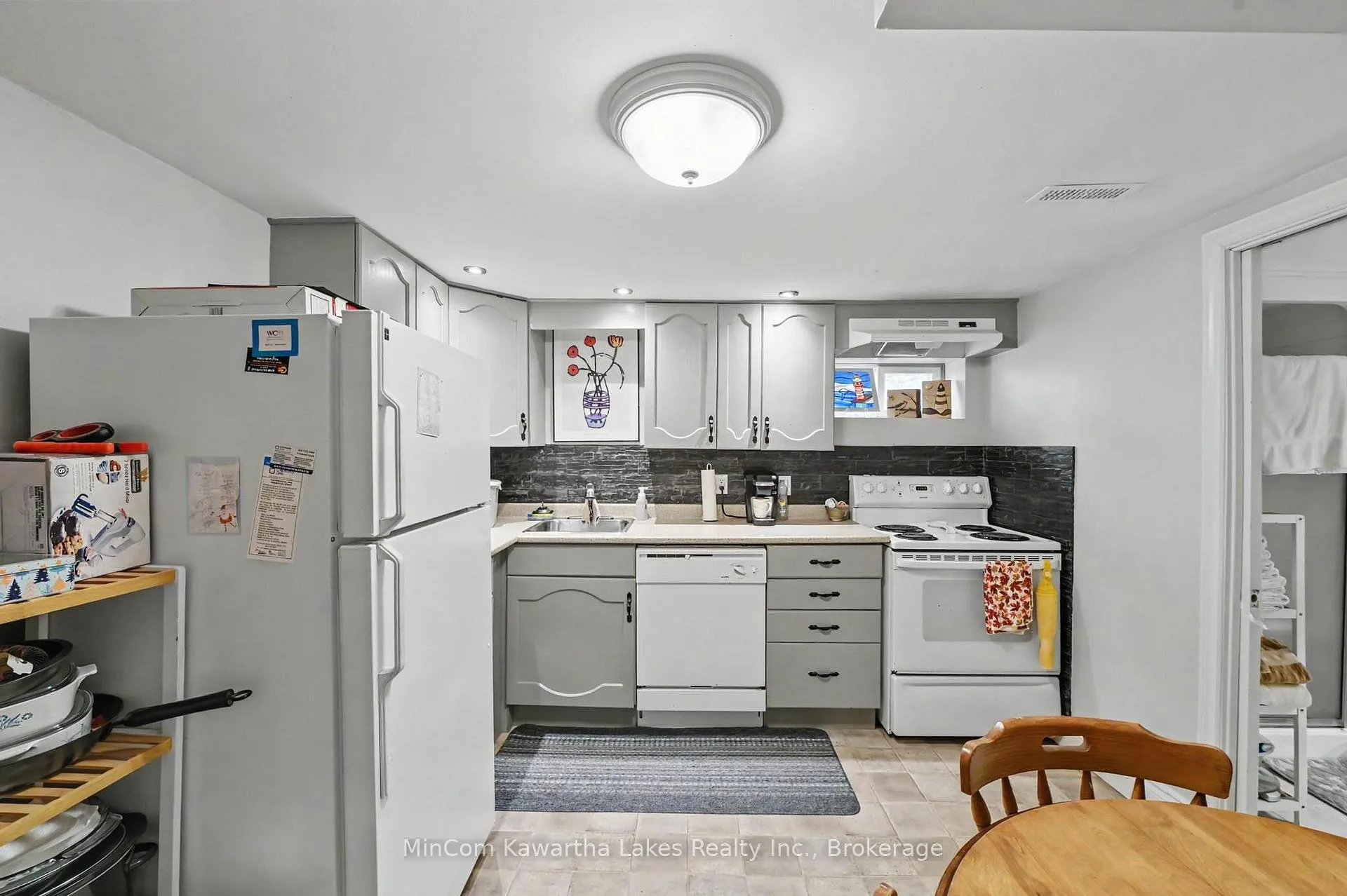 Photo 30 of 920 Elmdale Crescent, Peterborough, Northcrest Ward 5 — HOMEH