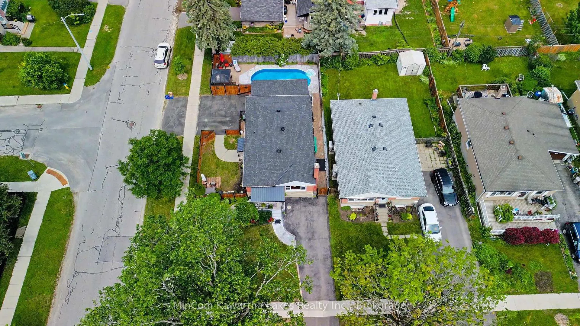 Photo 35 of 920 Elmdale Crescent, Peterborough, Northcrest Ward 5 — HOMEH