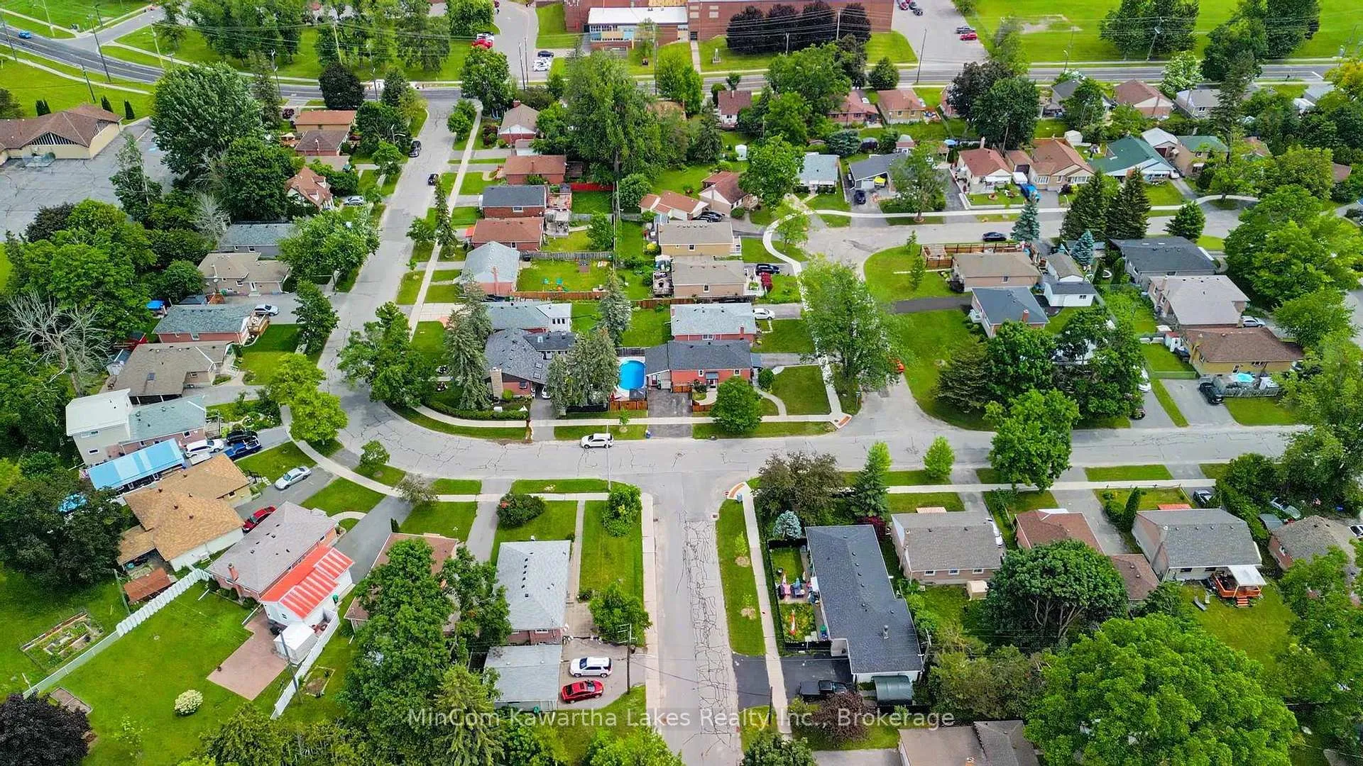 Photo 39 of 920 Elmdale Crescent, Peterborough, Northcrest Ward 5 — HOMEH