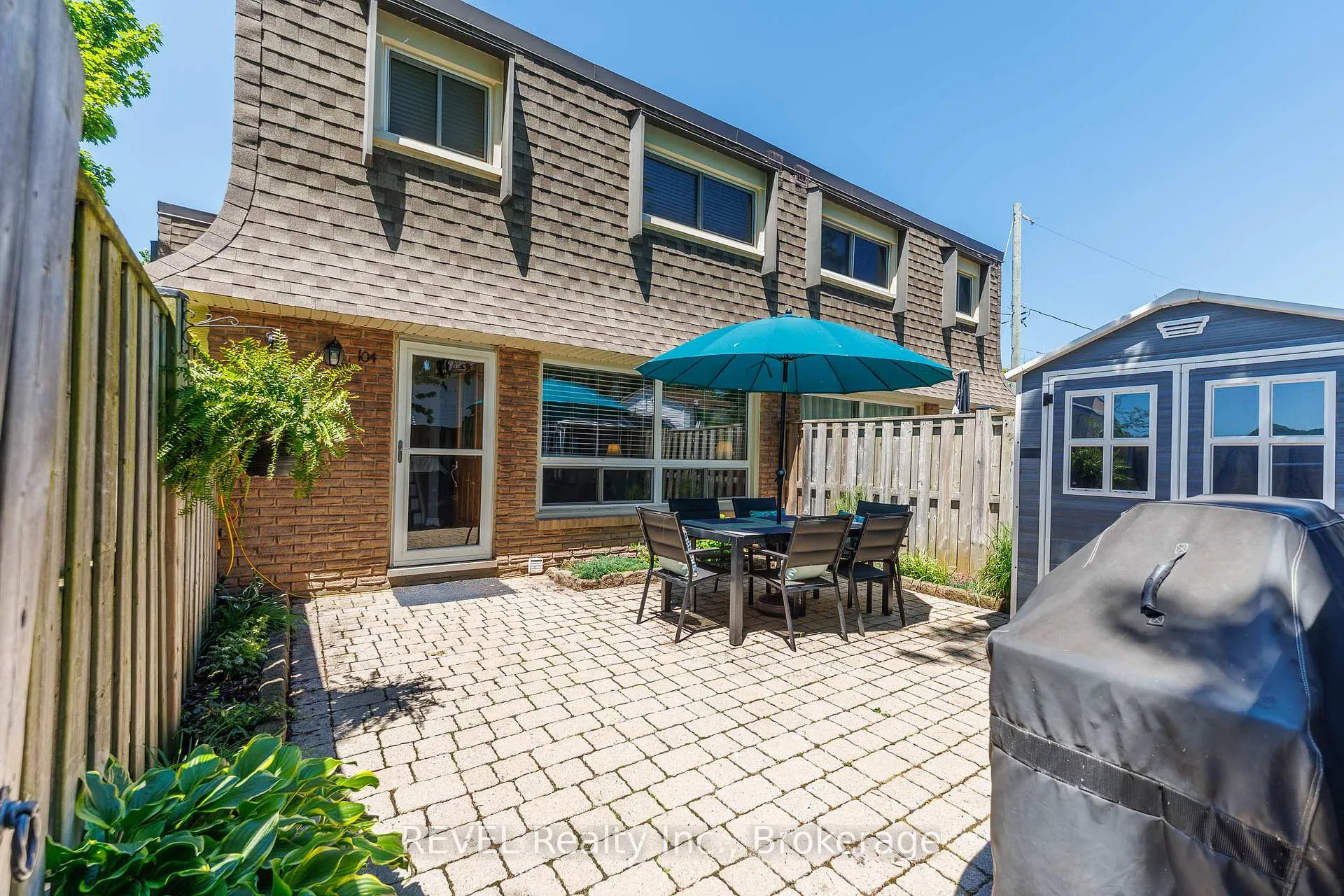 Front of Unit 104, 5 Woodlawn Court