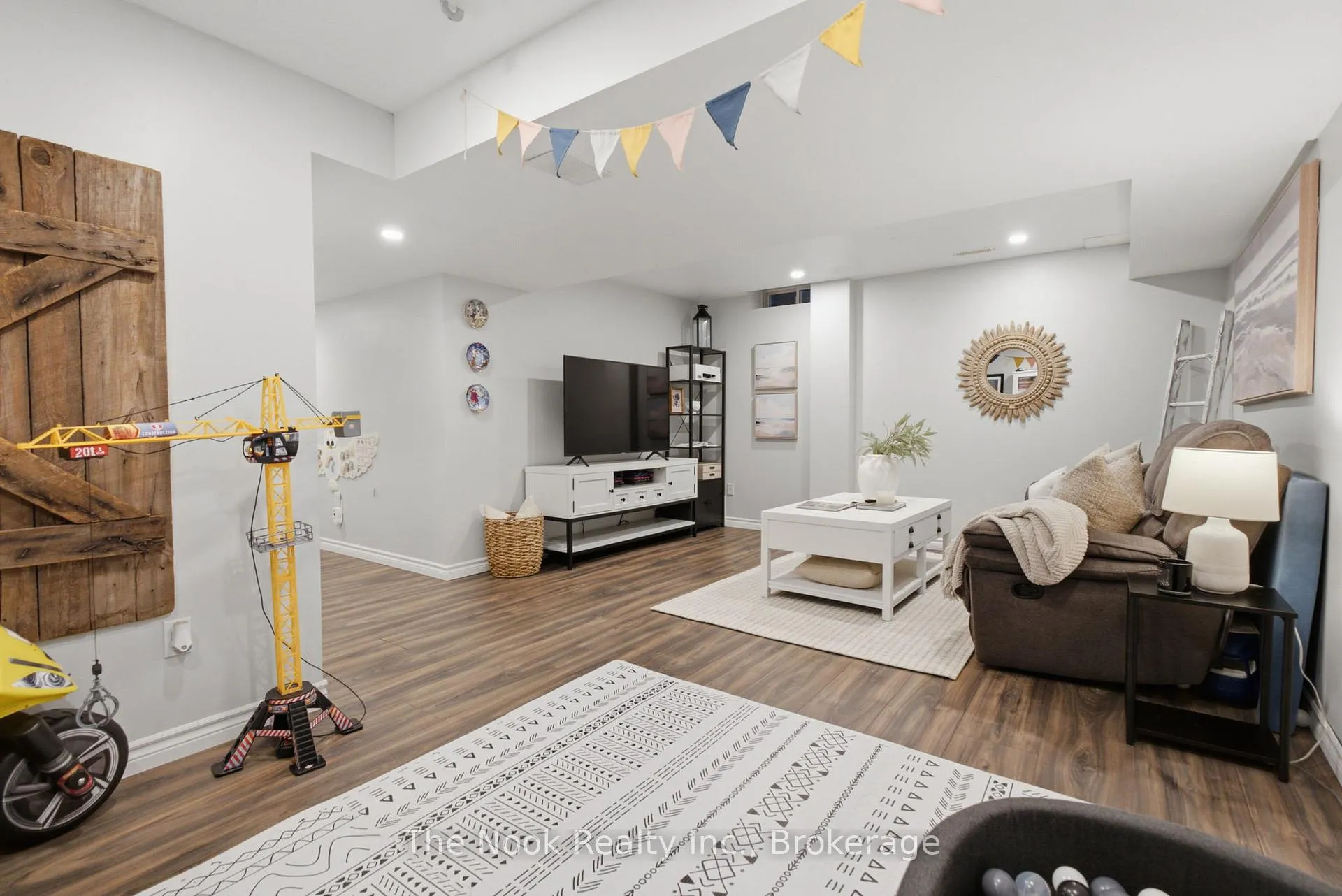 Photo 38 of 103 Padfield Drive, Clarington, Bowmanville — HOMEH