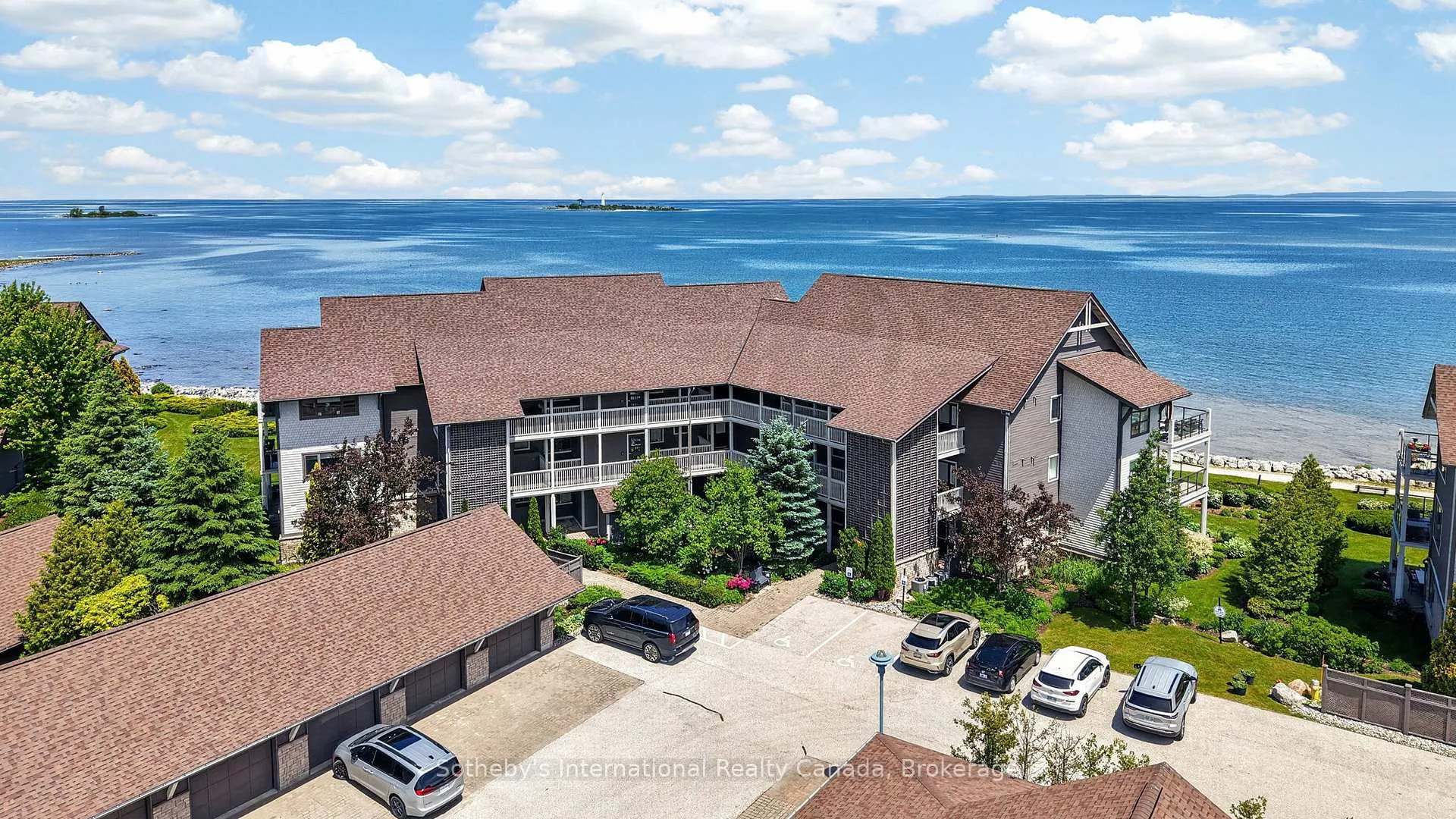 Photo 2 of 555 Mariners Way, Collingwood — HOMEH