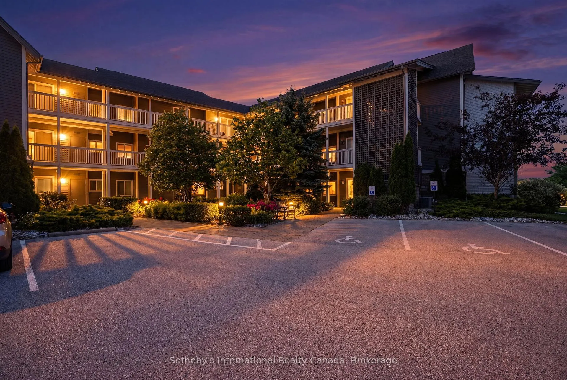 Photo 4 of 555 Mariners Way, Collingwood — HOMEH