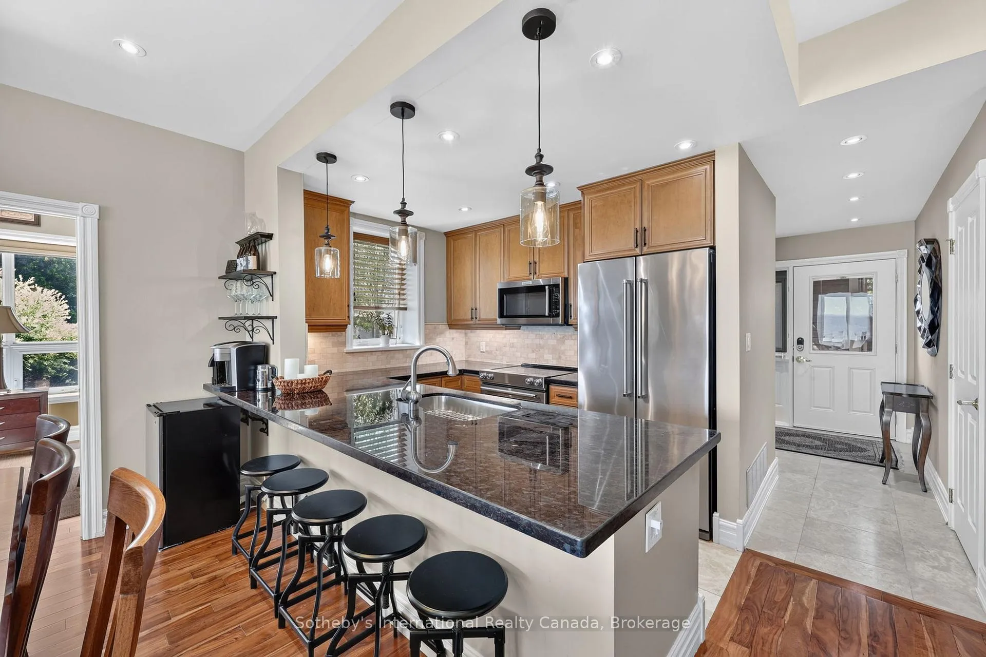 Photo 7 of 555 Mariners Way, Collingwood — HOMEH