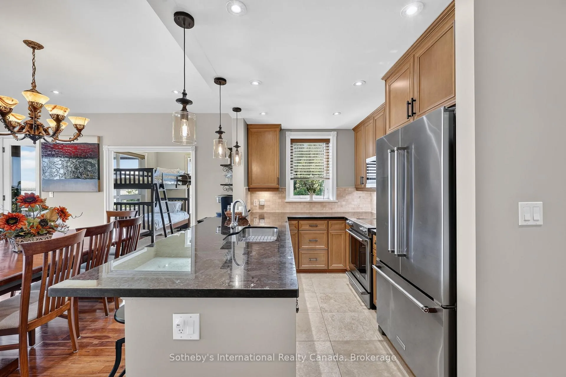 Photo 8 of 555 Mariners Way, Collingwood — HOMEH