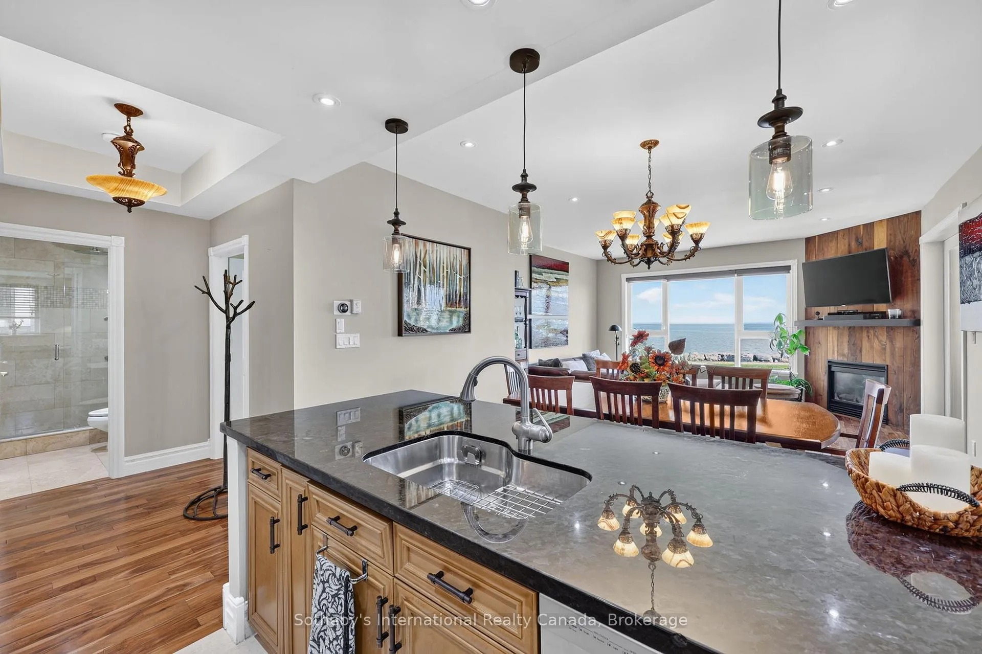 Photo 9 of 555 Mariners Way, Collingwood — HOMEH