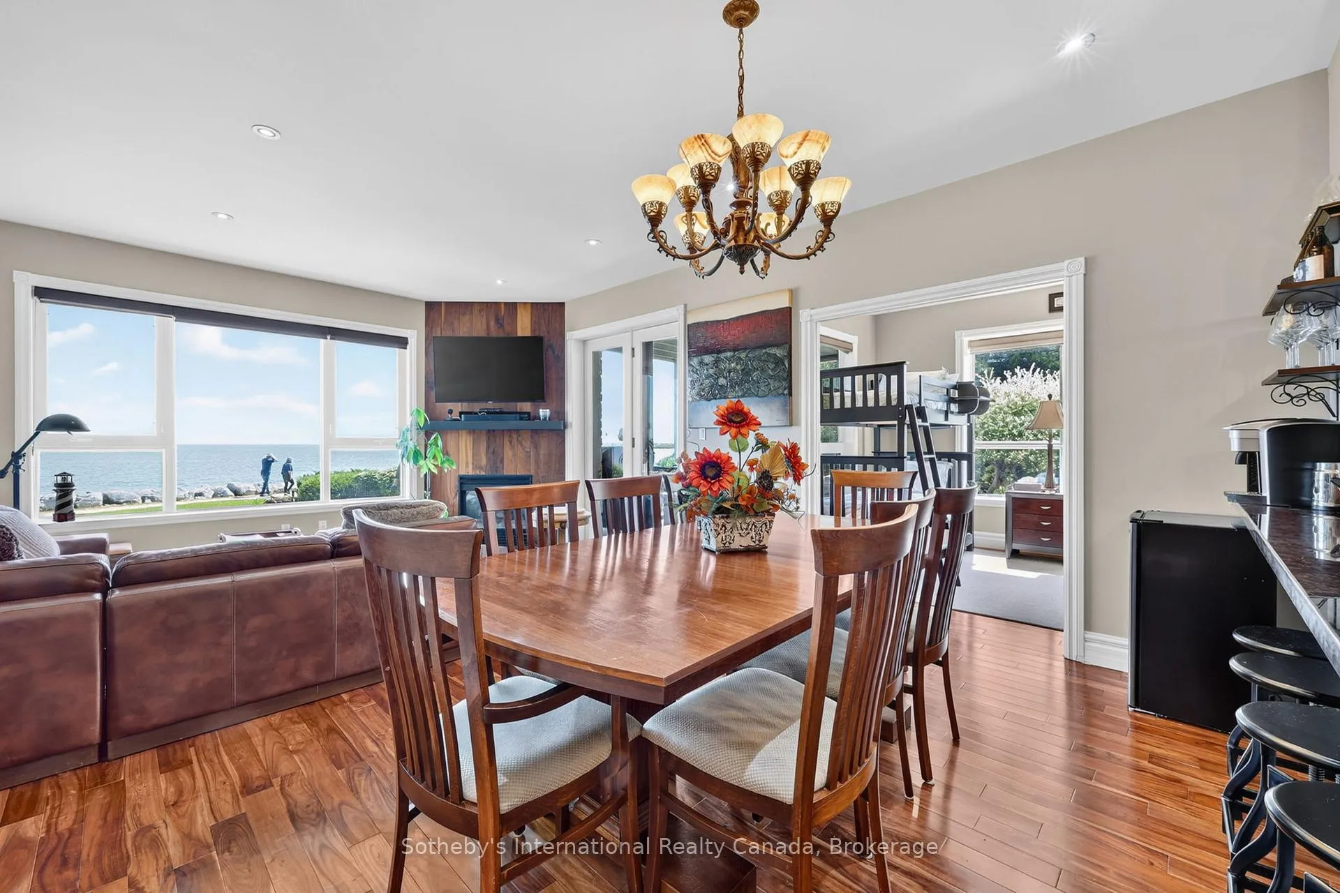 Photo 10 of 555 Mariners Way, Collingwood — HOMEH