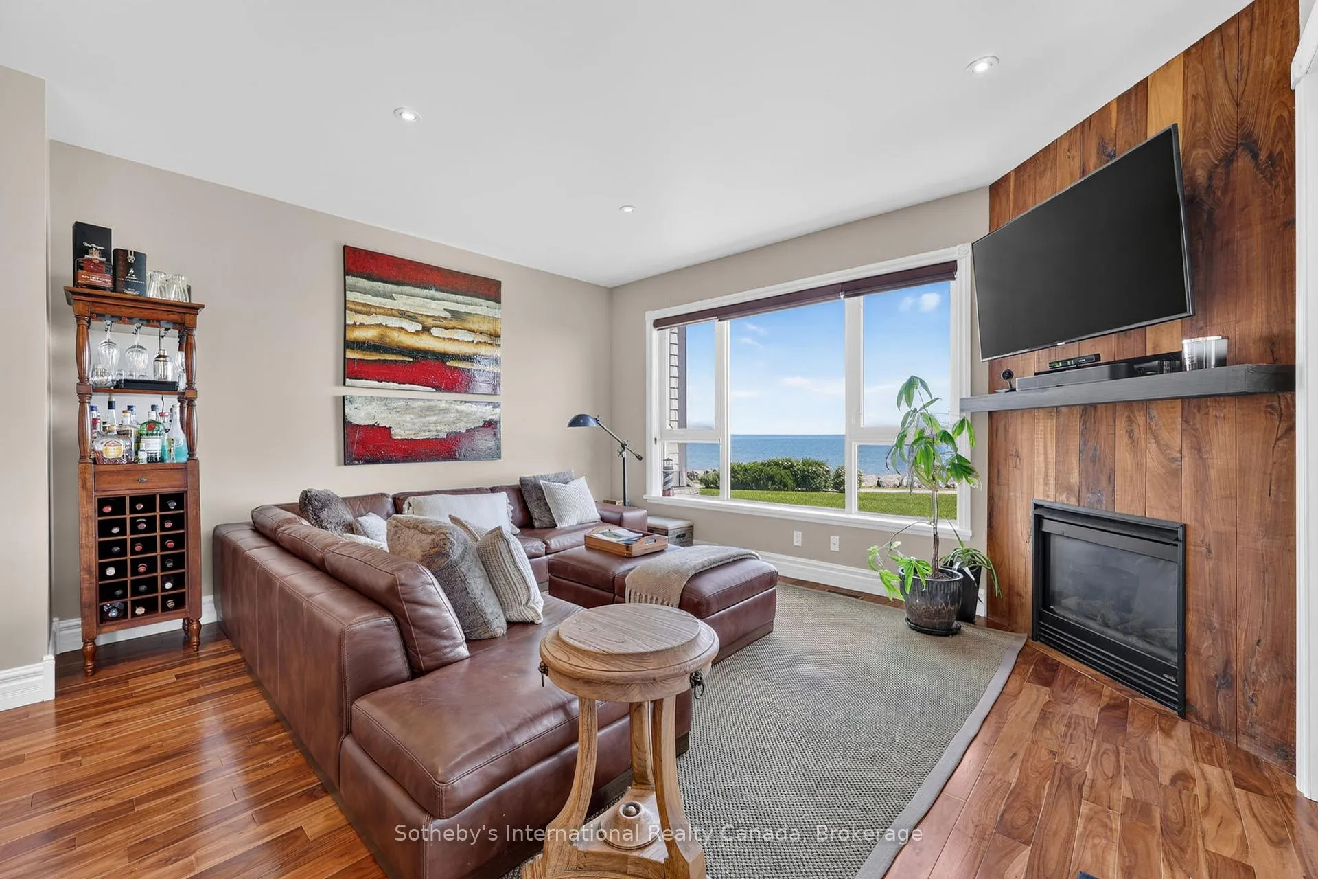 Photo 13 of 555 Mariners Way, Collingwood — HOMEH