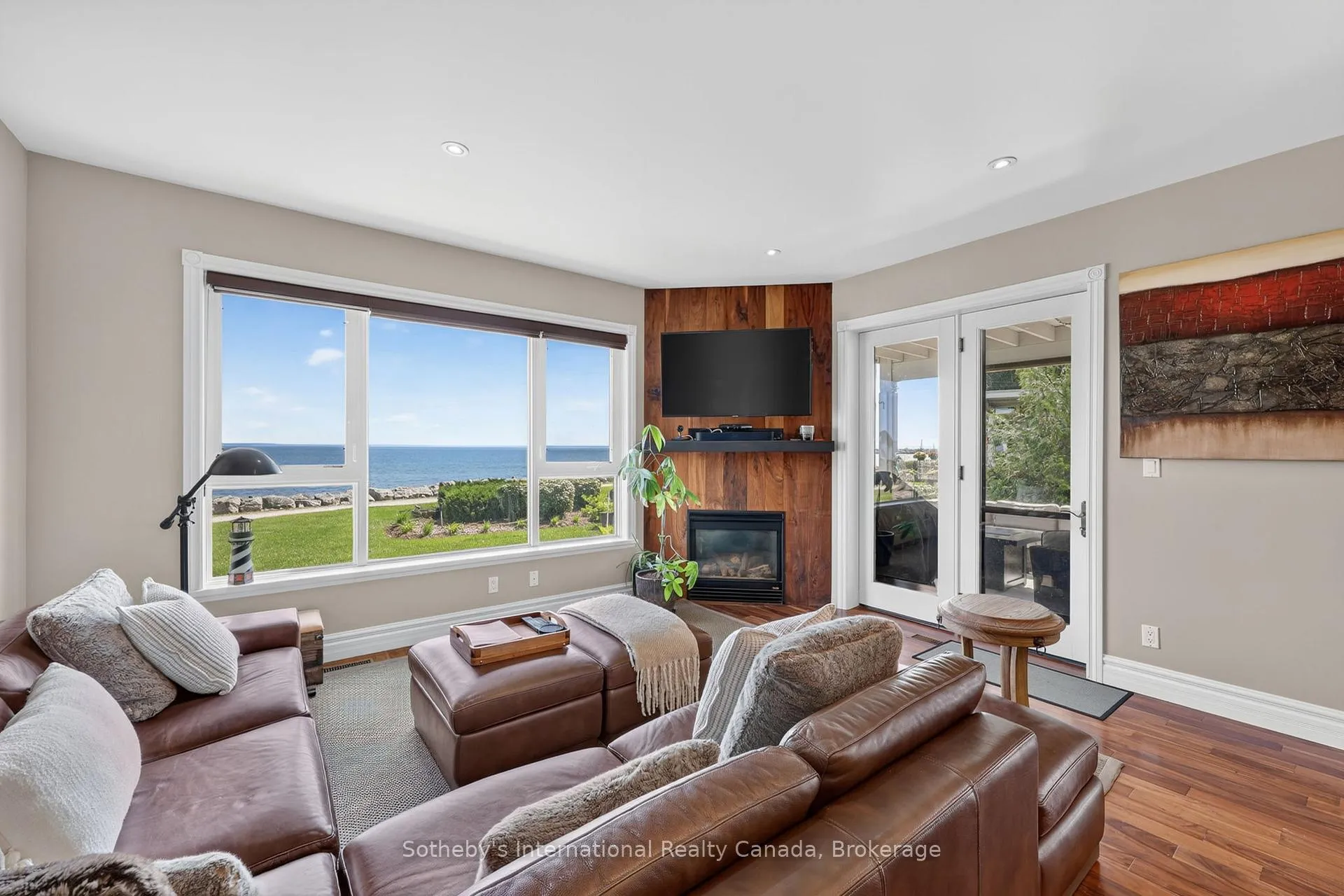 Photo 15 of 555 Mariners Way, Collingwood — HOMEH