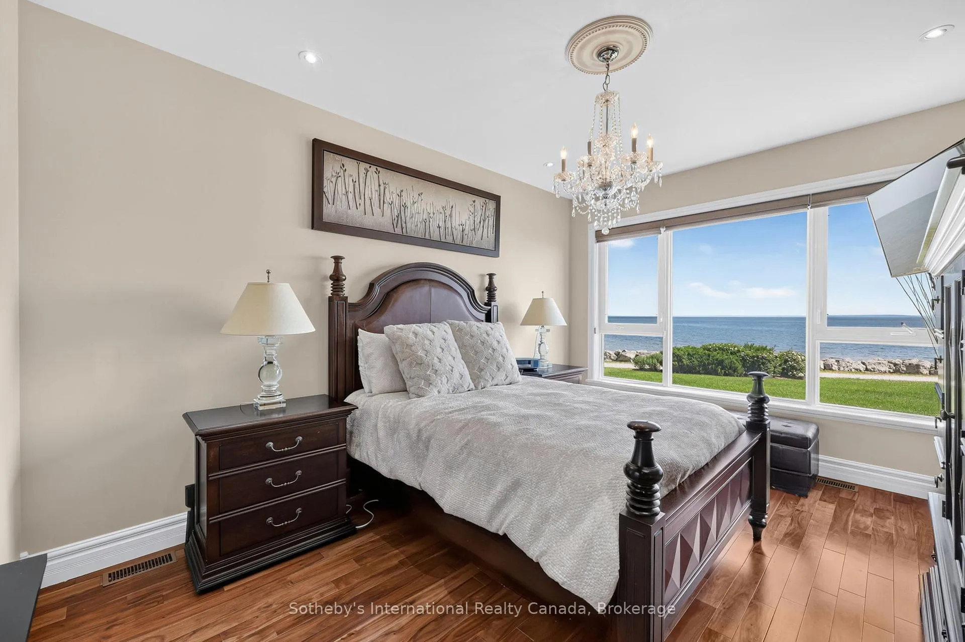 Photo 16 of 555 Mariners Way, Collingwood — HOMEH