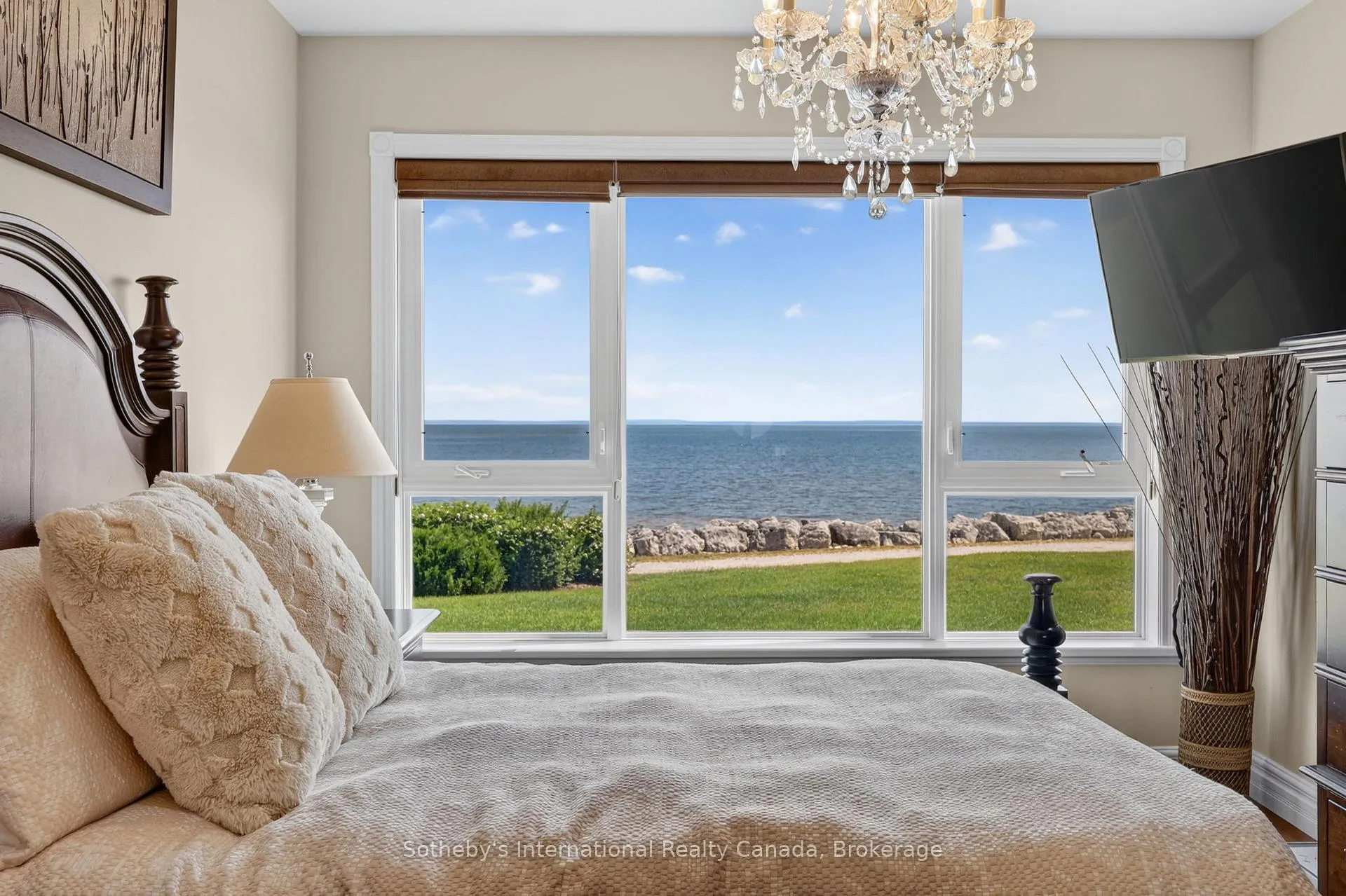 Photo 18 of 555 Mariners Way, Collingwood — HOMEH