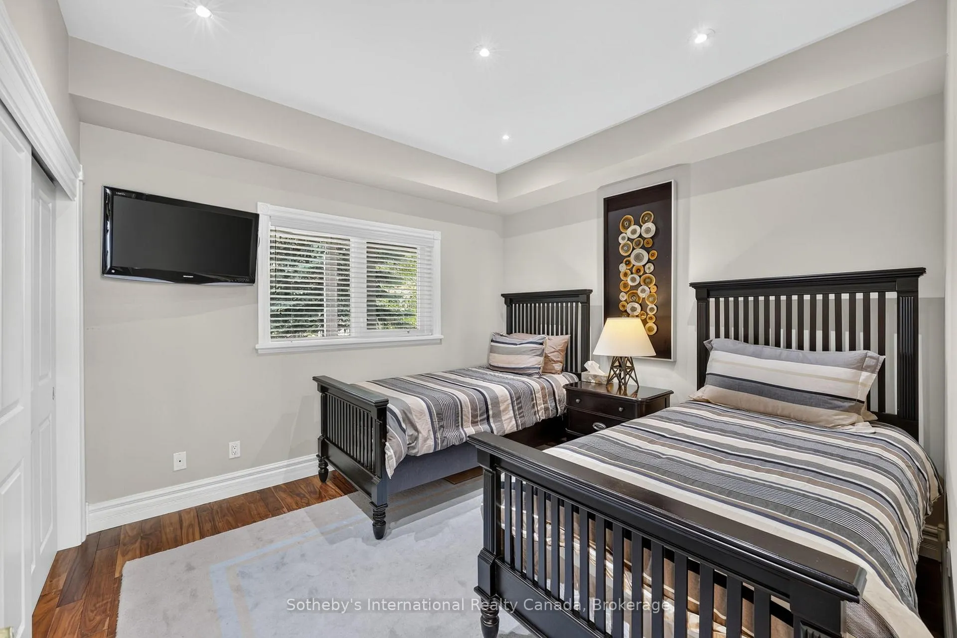 Photo 21 of 555 Mariners Way, Collingwood — HOMEH