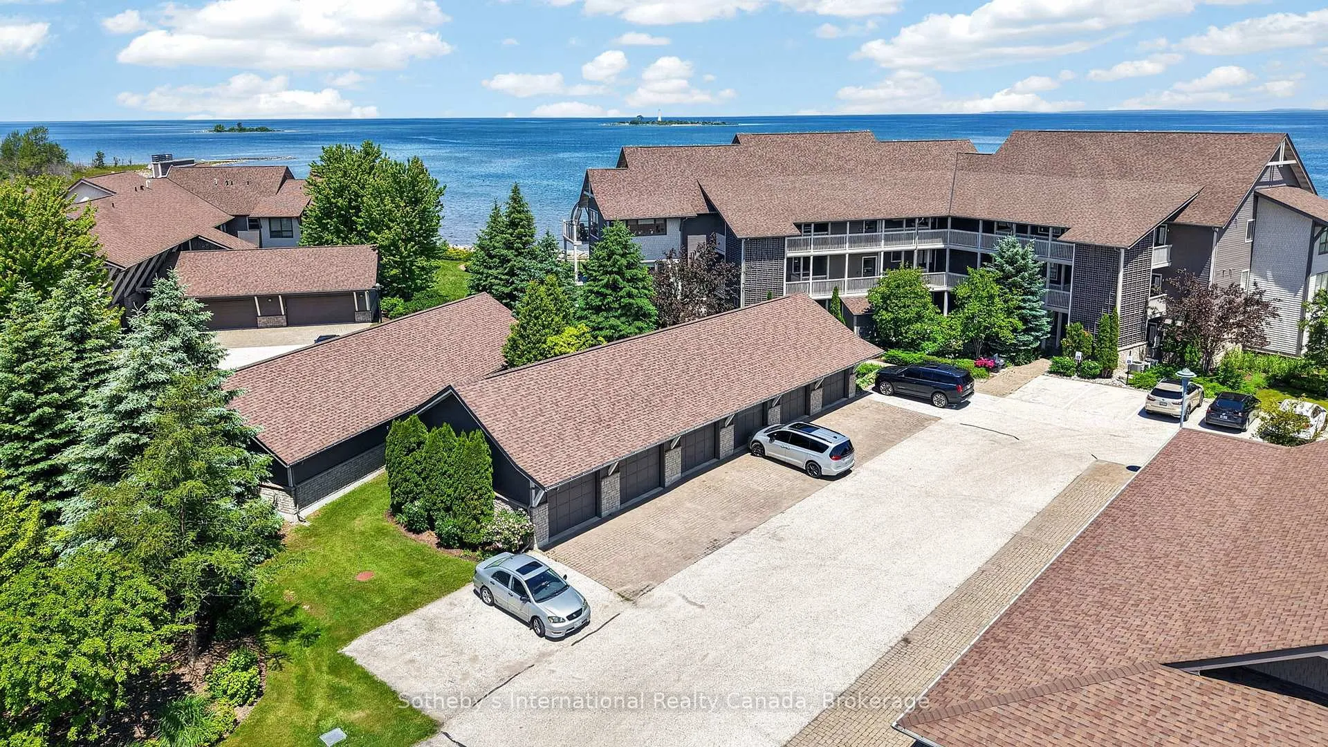 Photo 31 of 555 Mariners Way, Collingwood — HOMEH