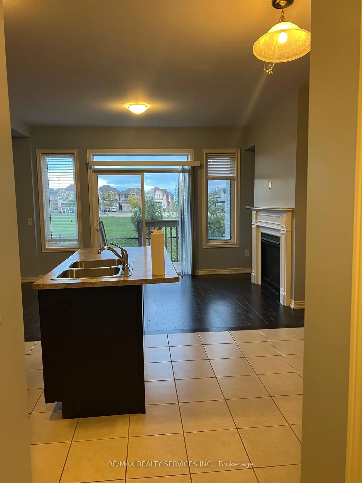Photo 6 of 25 Hogan Manor Drive, Brampton, Northwest Brampton — HOMEH