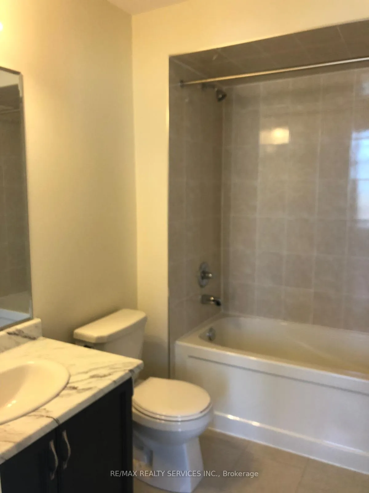 Photo 10 of 25 Hogan Manor Drive, Brampton, Northwest Brampton — HOMEH