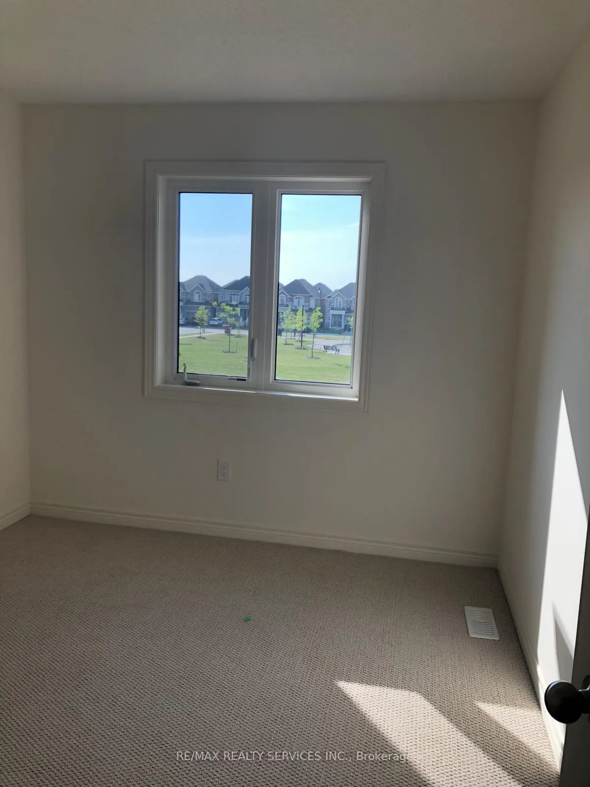 Photo 12 of 25 Hogan Manor Drive, Brampton, Northwest Brampton — HOMEH