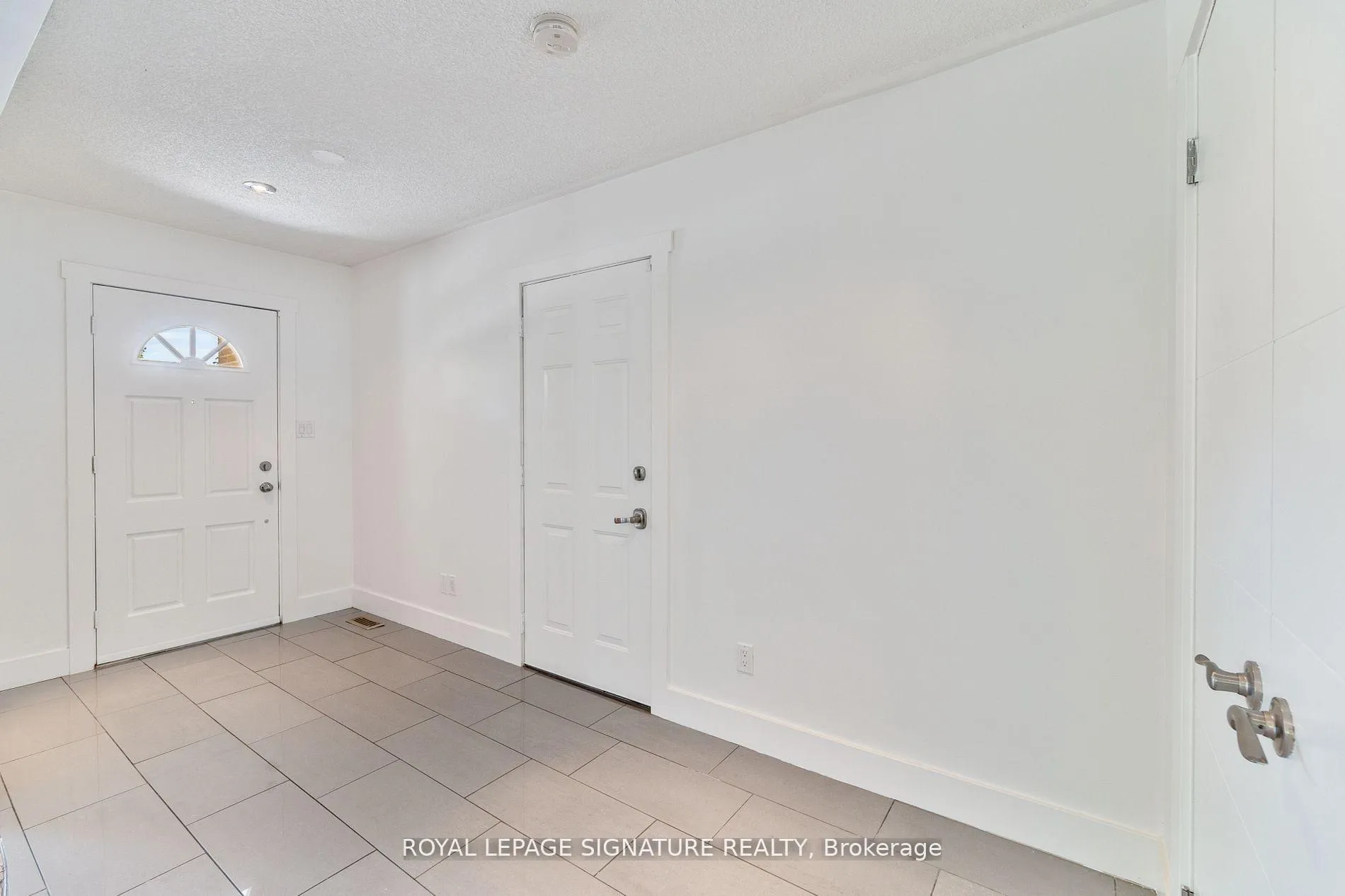 Photo 6 of Unit Upper, 4 Patricia Avenue, Barrie, Cundles East — HOMEH