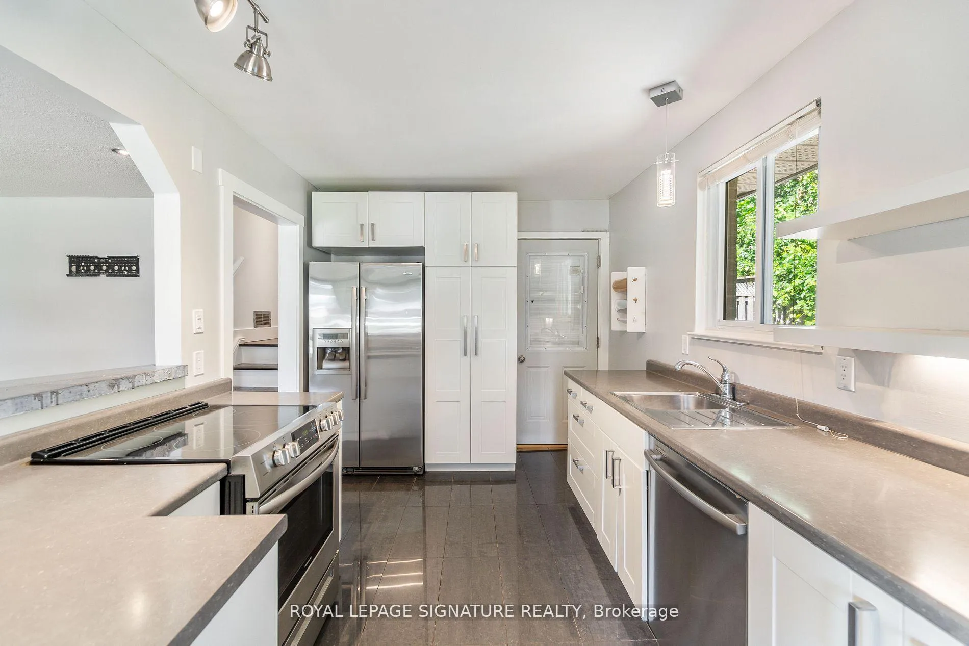 Photo 17 of Unit Upper, 4 Patricia Avenue, Barrie, Cundles East — HOMEH