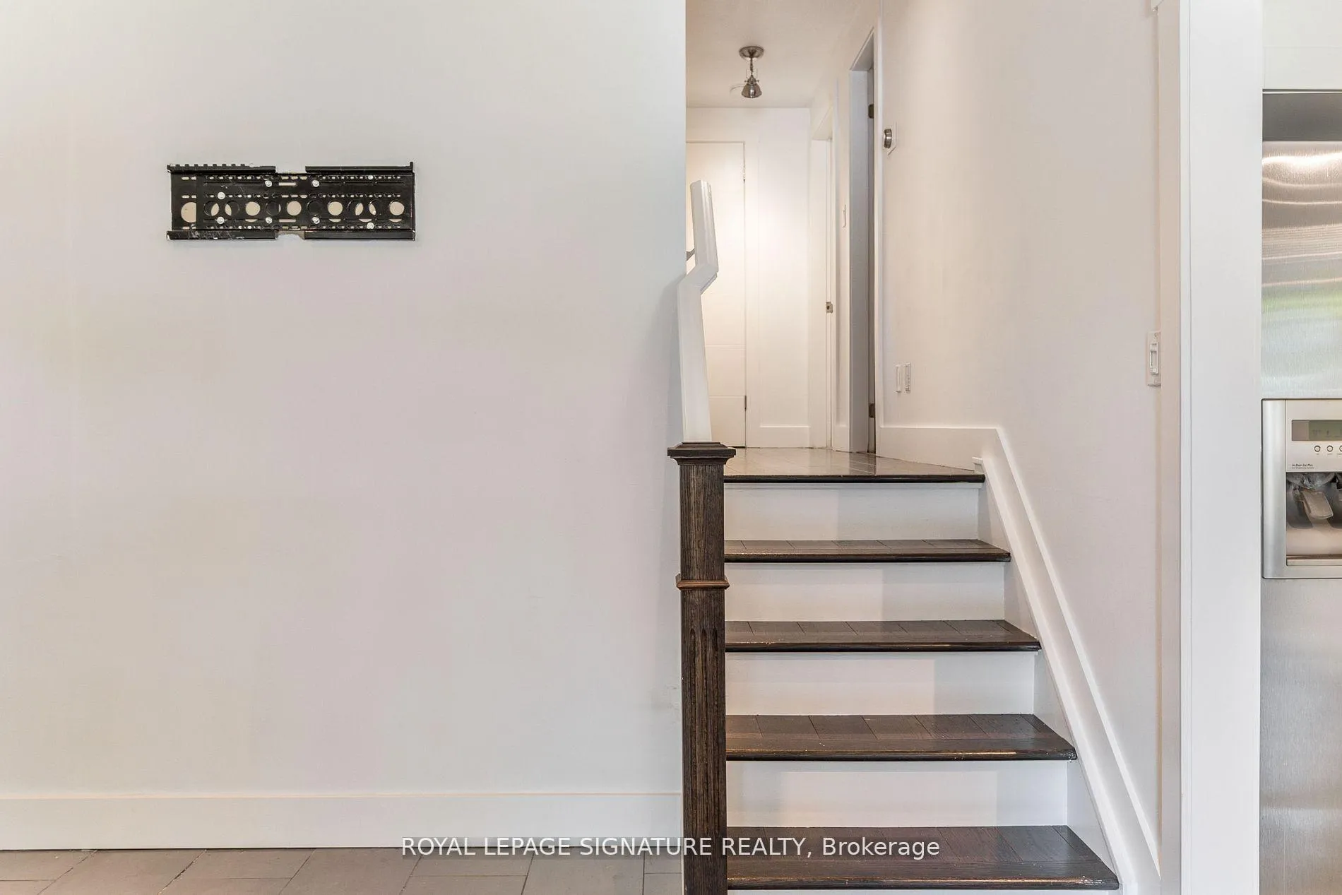 Photo 22 of Unit Upper, 4 Patricia Avenue, Barrie, Cundles East — HOMEH